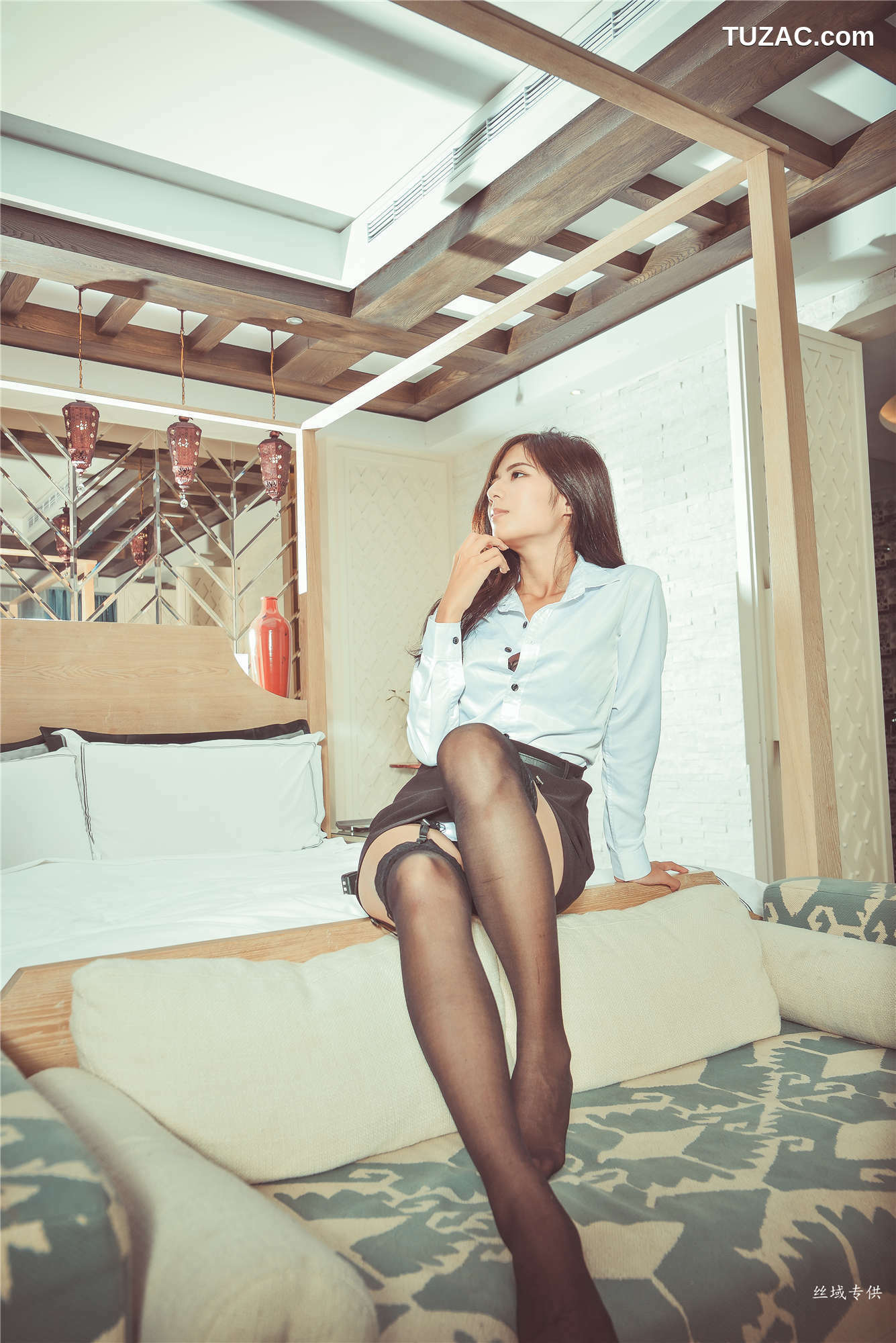 台湾正妹_ 方唯真《性感.芭蕾城市渡假旅店》黑丝OL 写真集[130P]