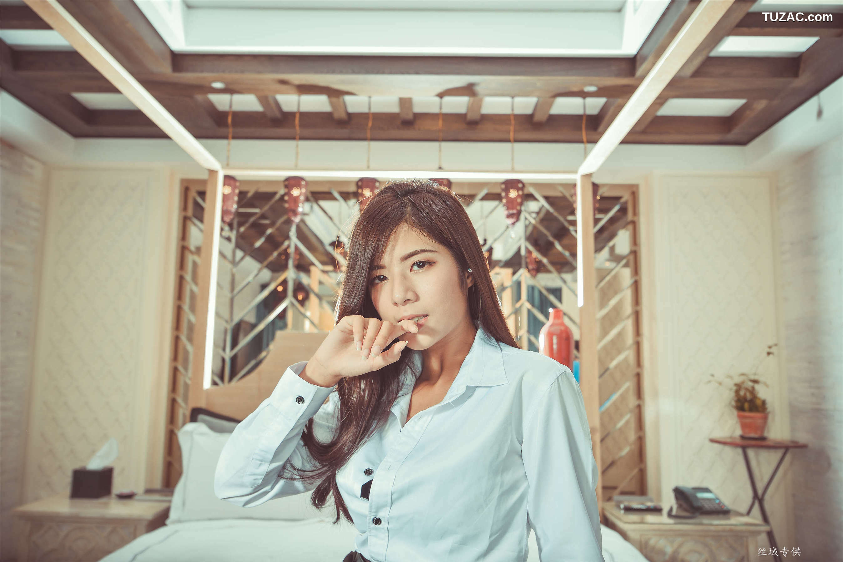 台湾正妹_ 方唯真《性感.芭蕾城市渡假旅店》黑丝OL 写真集[130P]