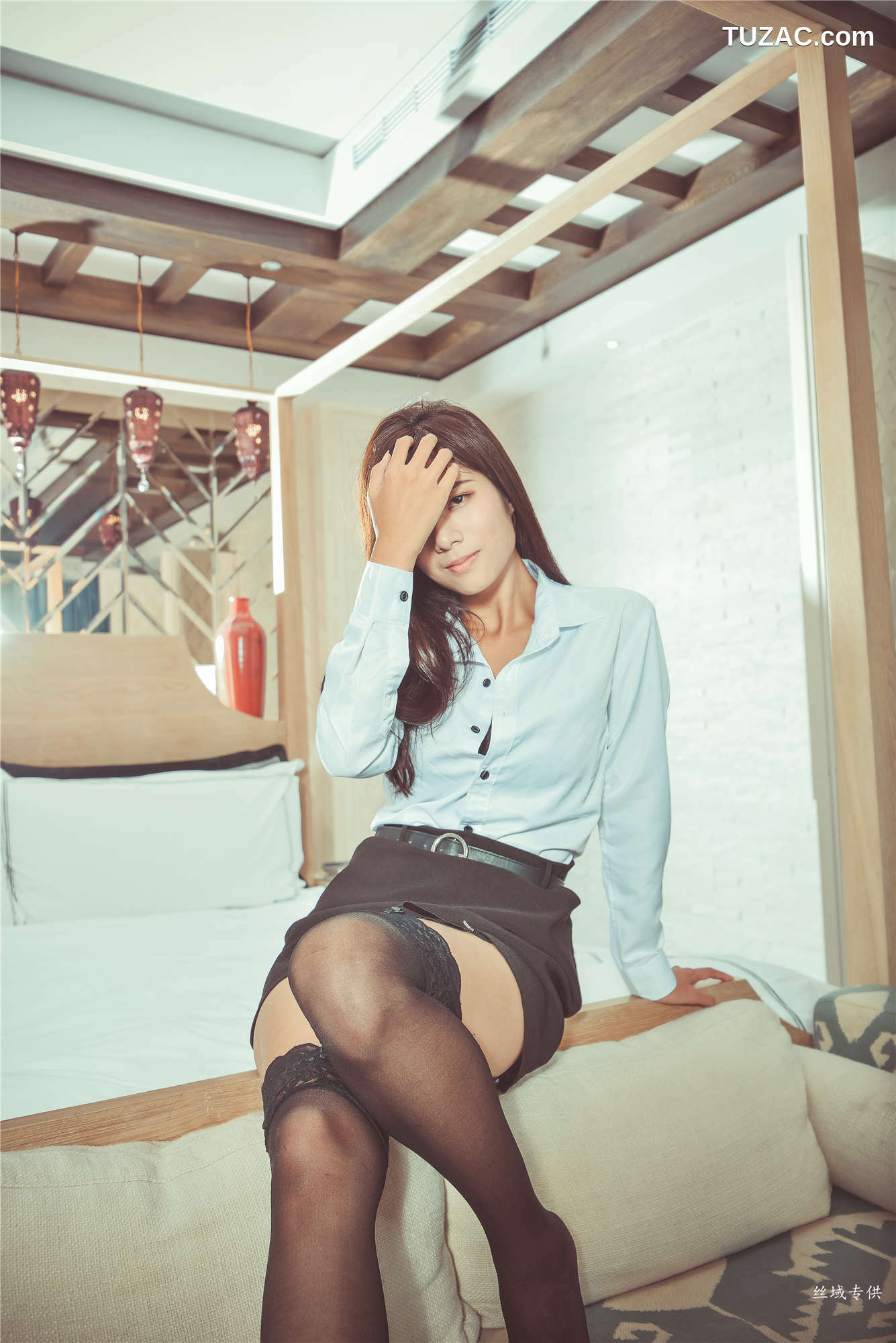 台湾正妹_ 方唯真《性感.芭蕾城市渡假旅店》黑丝OL 写真集[130P]