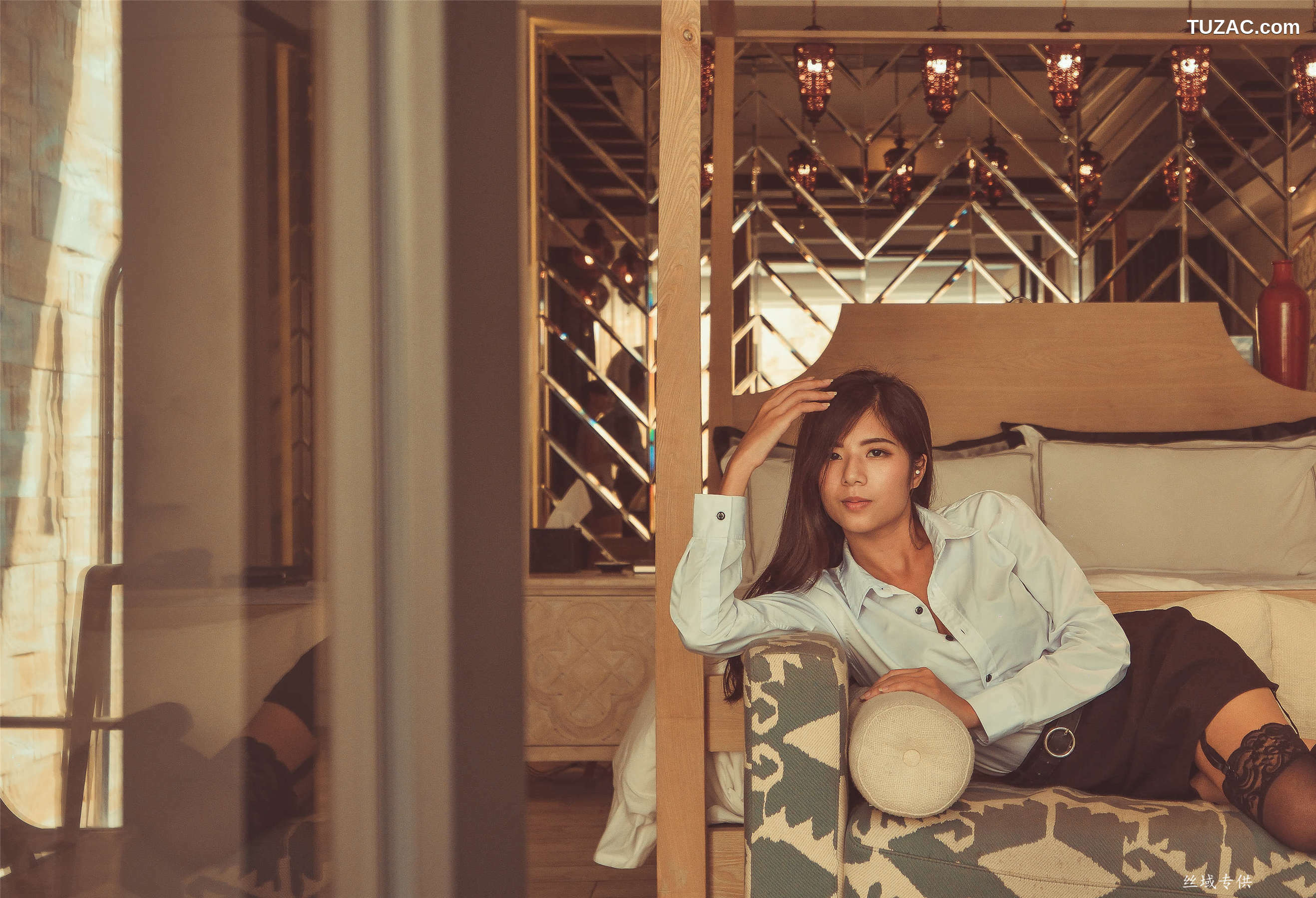 台湾正妹_ 方唯真《性感.芭蕾城市渡假旅店》黑丝OL 写真集[130P]