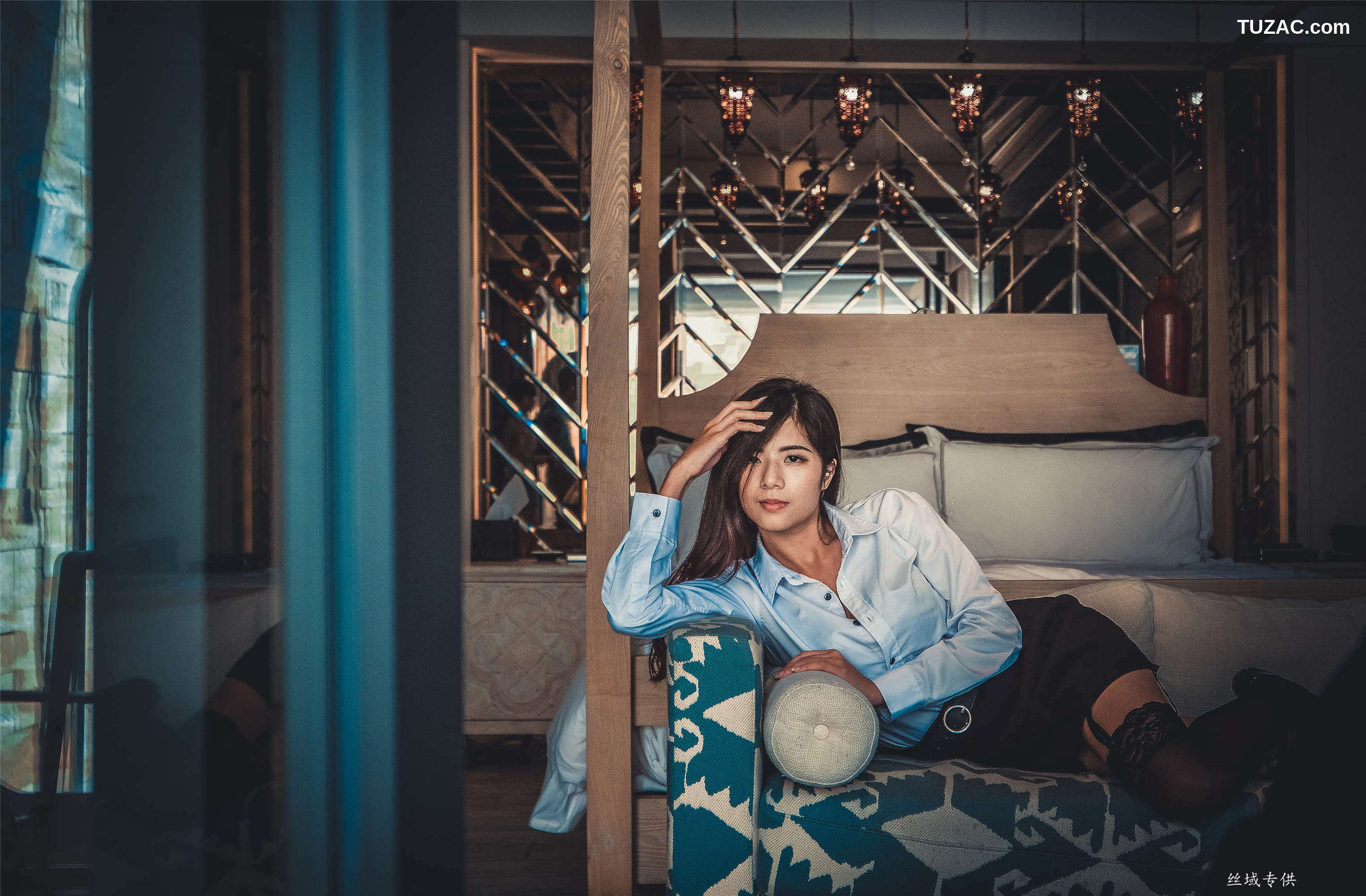 台湾正妹_ 方唯真《性感.芭蕾城市渡假旅店》黑丝OL 写真集[130P]