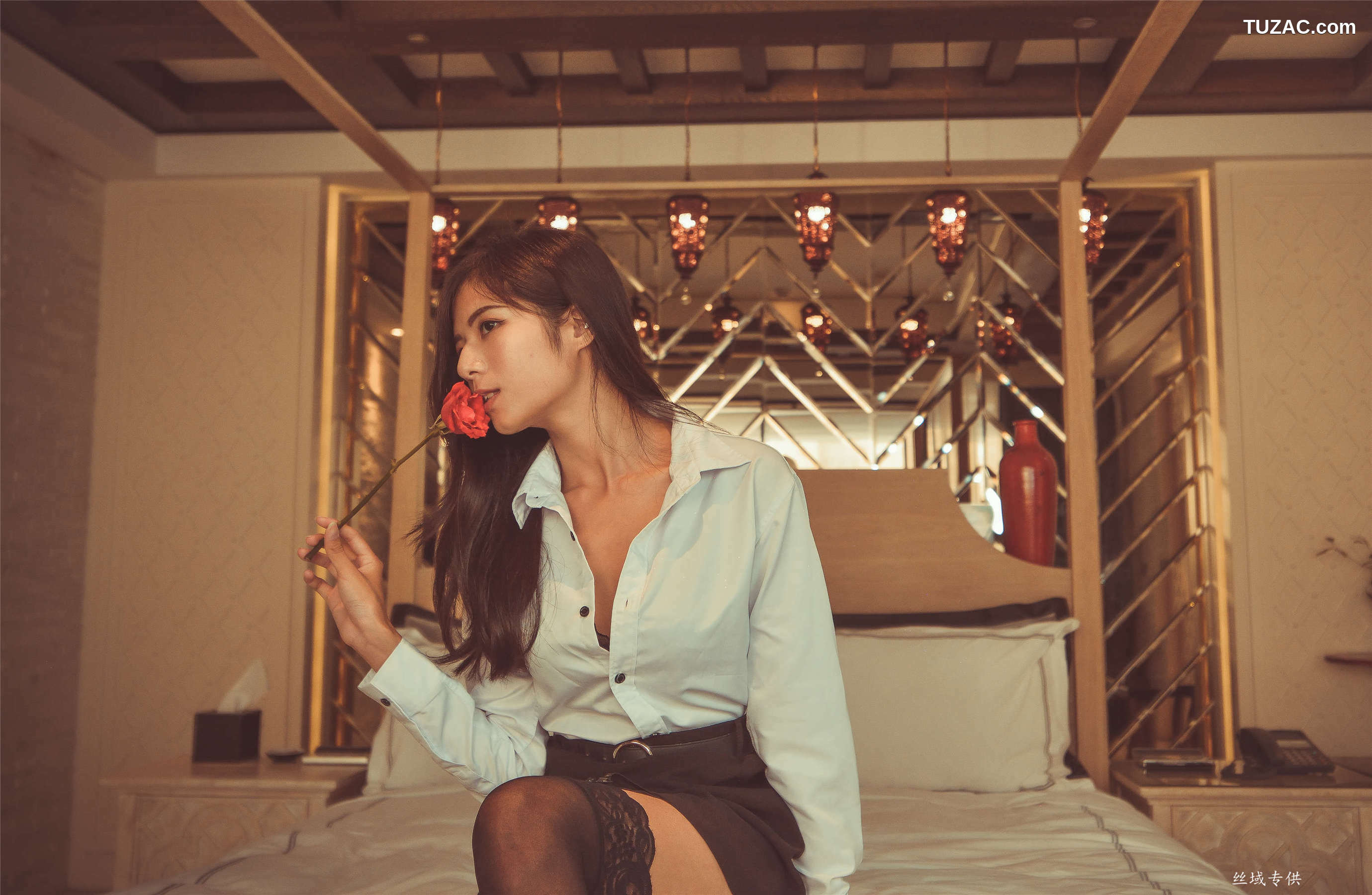 台湾正妹_ 方唯真《性感.芭蕾城市渡假旅店》黑丝OL 写真集[130P]