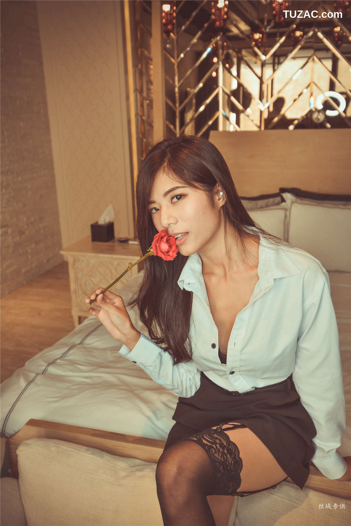 台湾正妹_ 方唯真《性感.芭蕾城市渡假旅店》黑丝OL 写真集[130P]