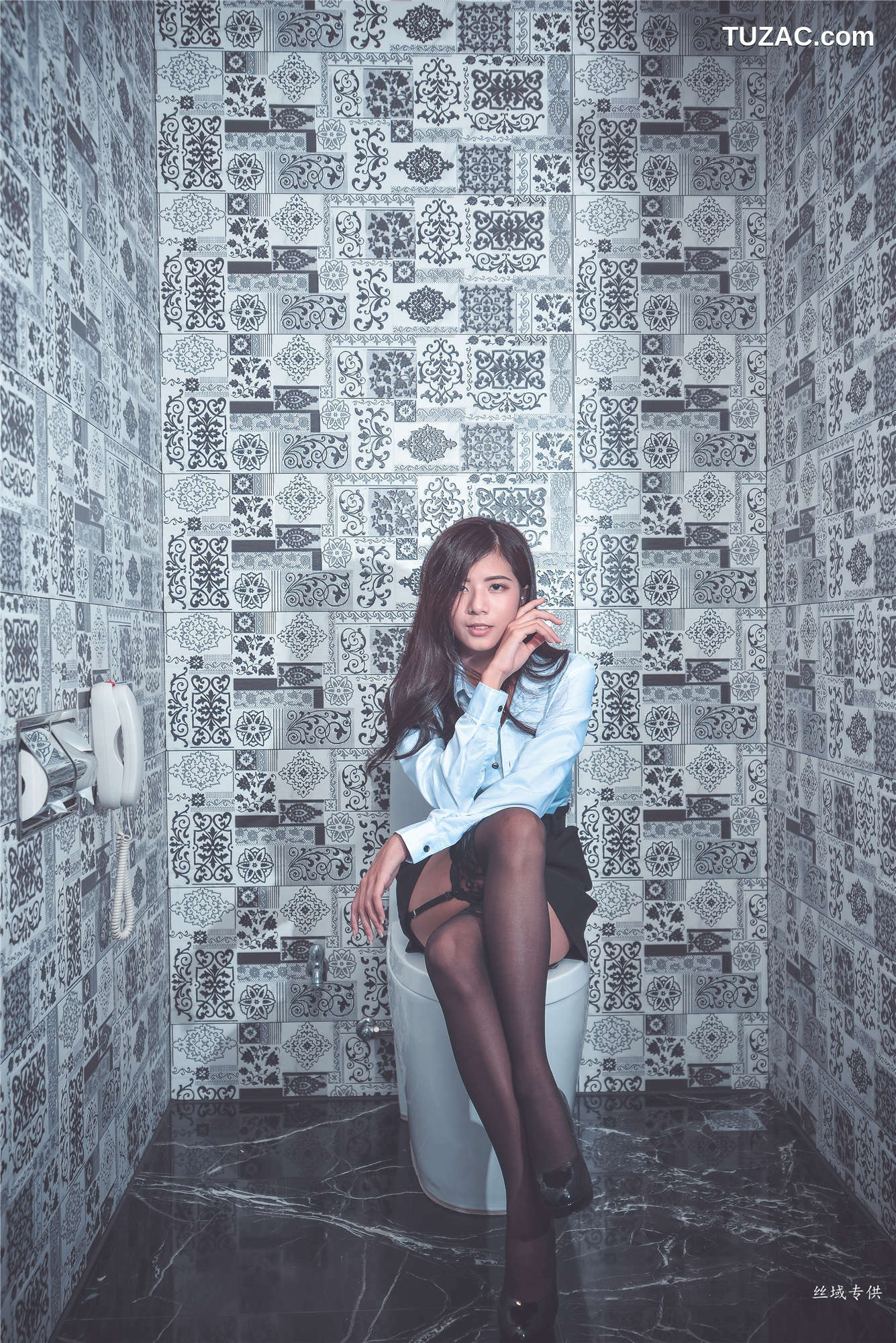 台湾正妹_ 方唯真《性感.芭蕾城市渡假旅店》黑丝OL 写真集[130P]