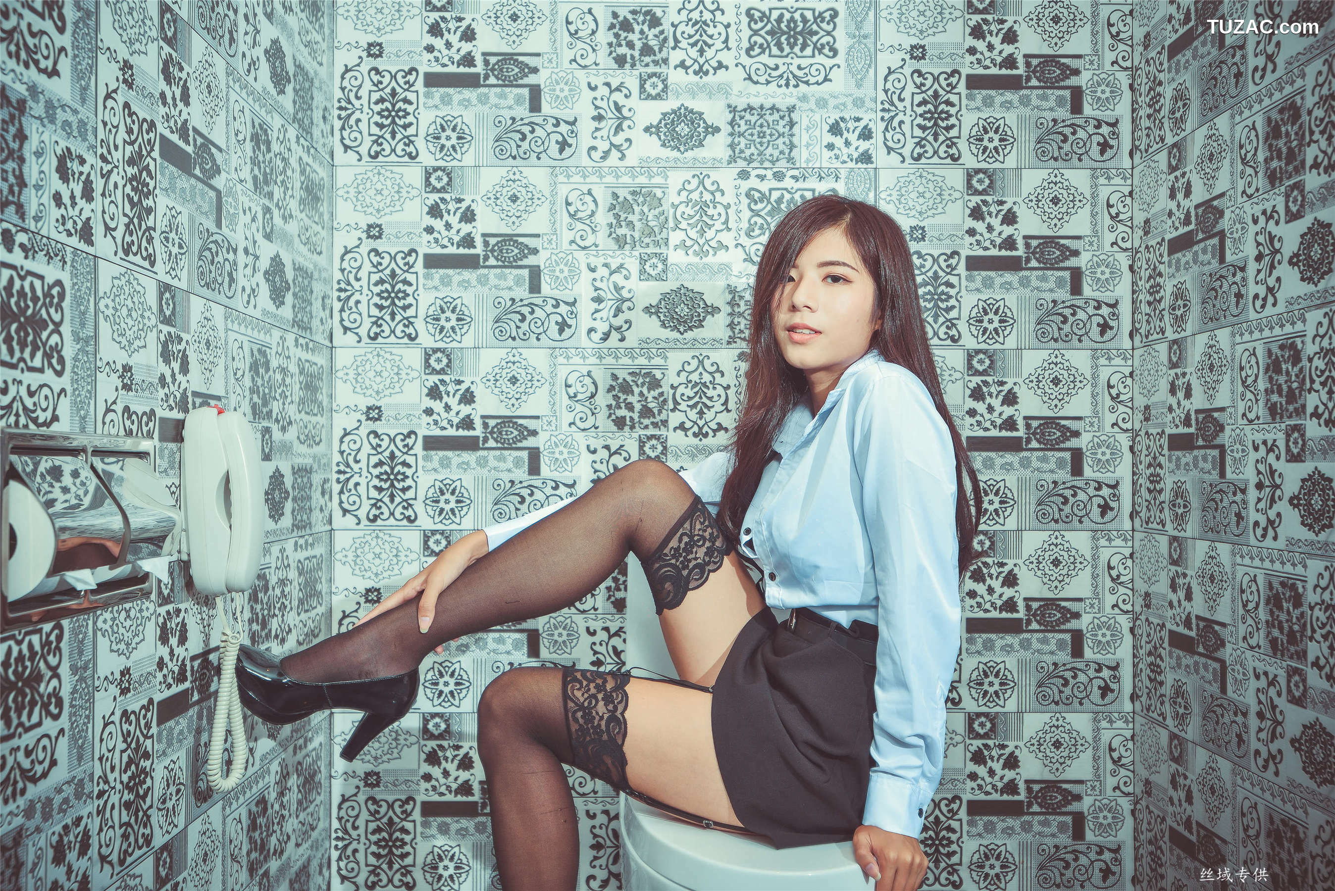 台湾正妹_ 方唯真《性感.芭蕾城市渡假旅店》黑丝OL 写真集[130P]