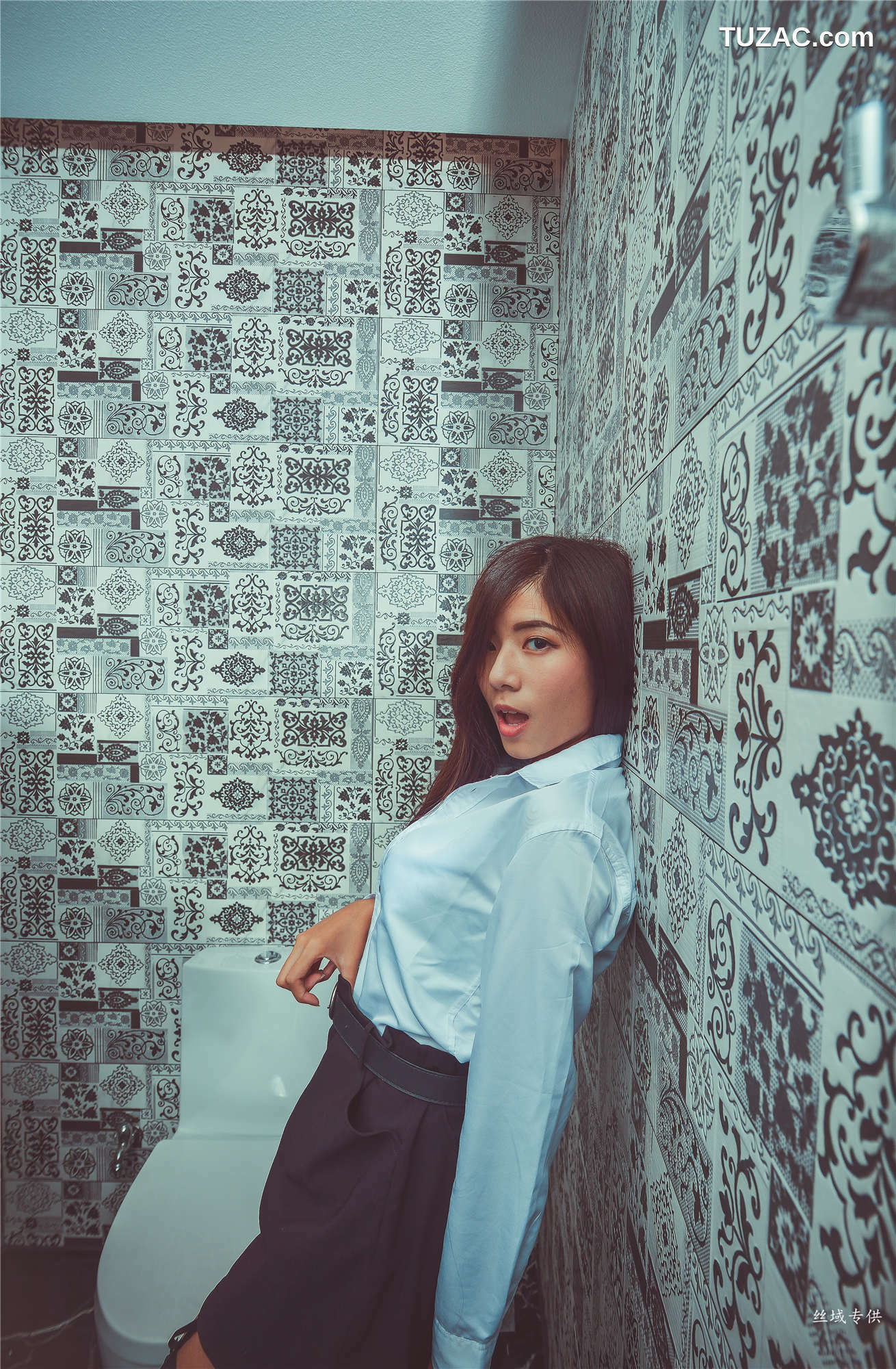 台湾正妹_ 方唯真《性感.芭蕾城市渡假旅店》黑丝OL 写真集[130P]