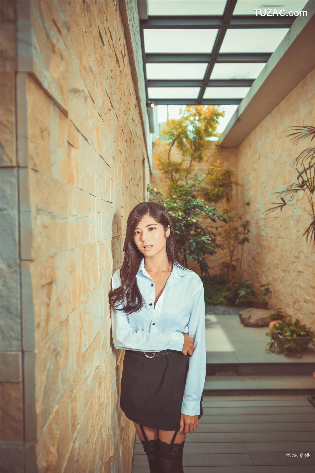 台湾正妹_ 方唯真《性感.芭蕾城市渡假旅店》黑丝OL 写真集[130P]