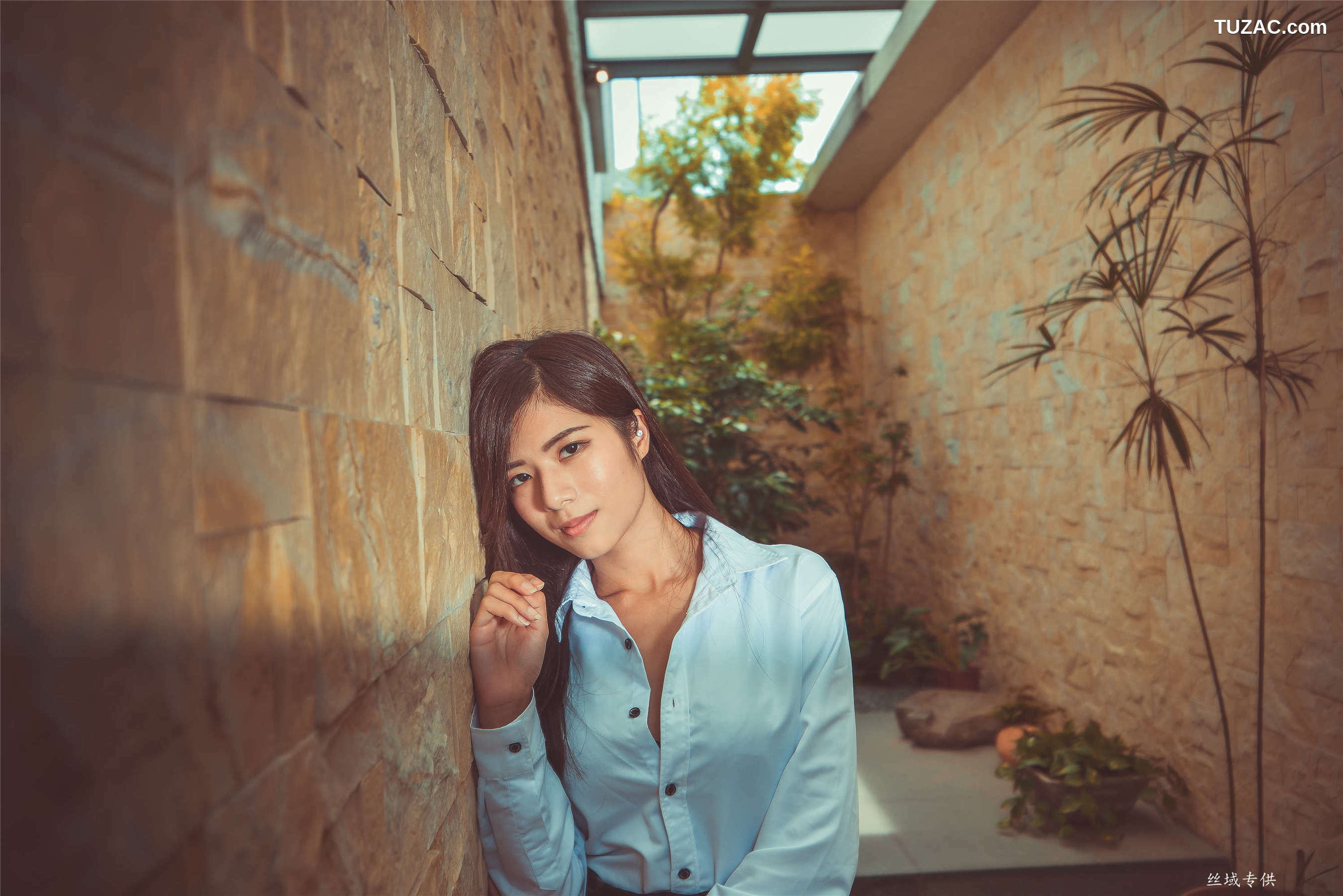 台湾正妹_ 方唯真《性感.芭蕾城市渡假旅店》黑丝OL 写真集[130P]