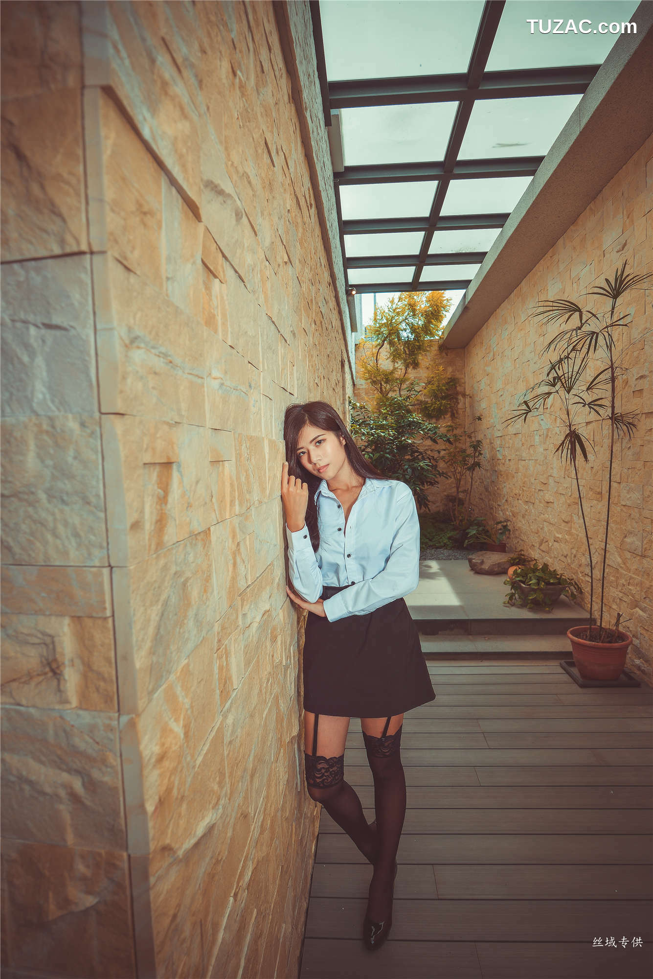 台湾正妹_ 方唯真《性感.芭蕾城市渡假旅店》黑丝OL 写真集[130P]