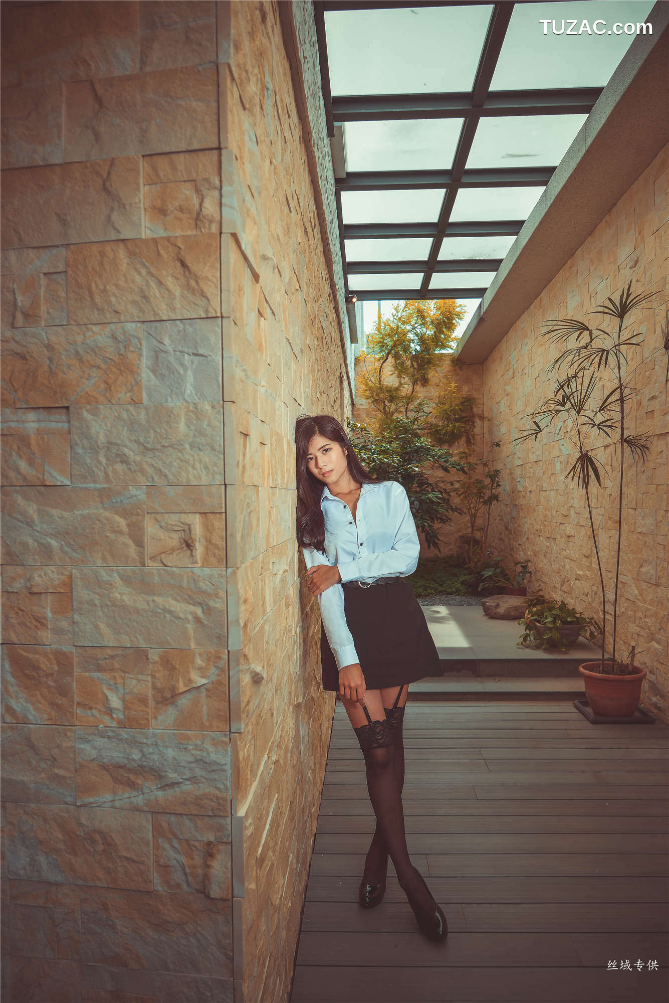 台湾正妹_ 方唯真《性感.芭蕾城市渡假旅店》黑丝OL 写真集[130P]