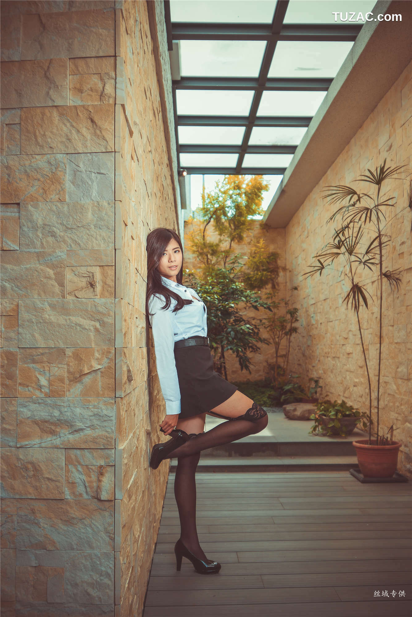 台湾正妹_ 方唯真《性感.芭蕾城市渡假旅店》黑丝OL 写真集[130P]