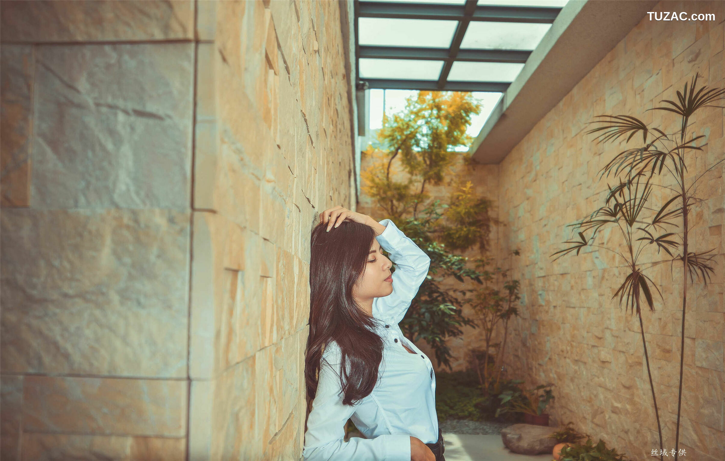 台湾正妹_ 方唯真《性感.芭蕾城市渡假旅店》黑丝OL 写真集[130P]