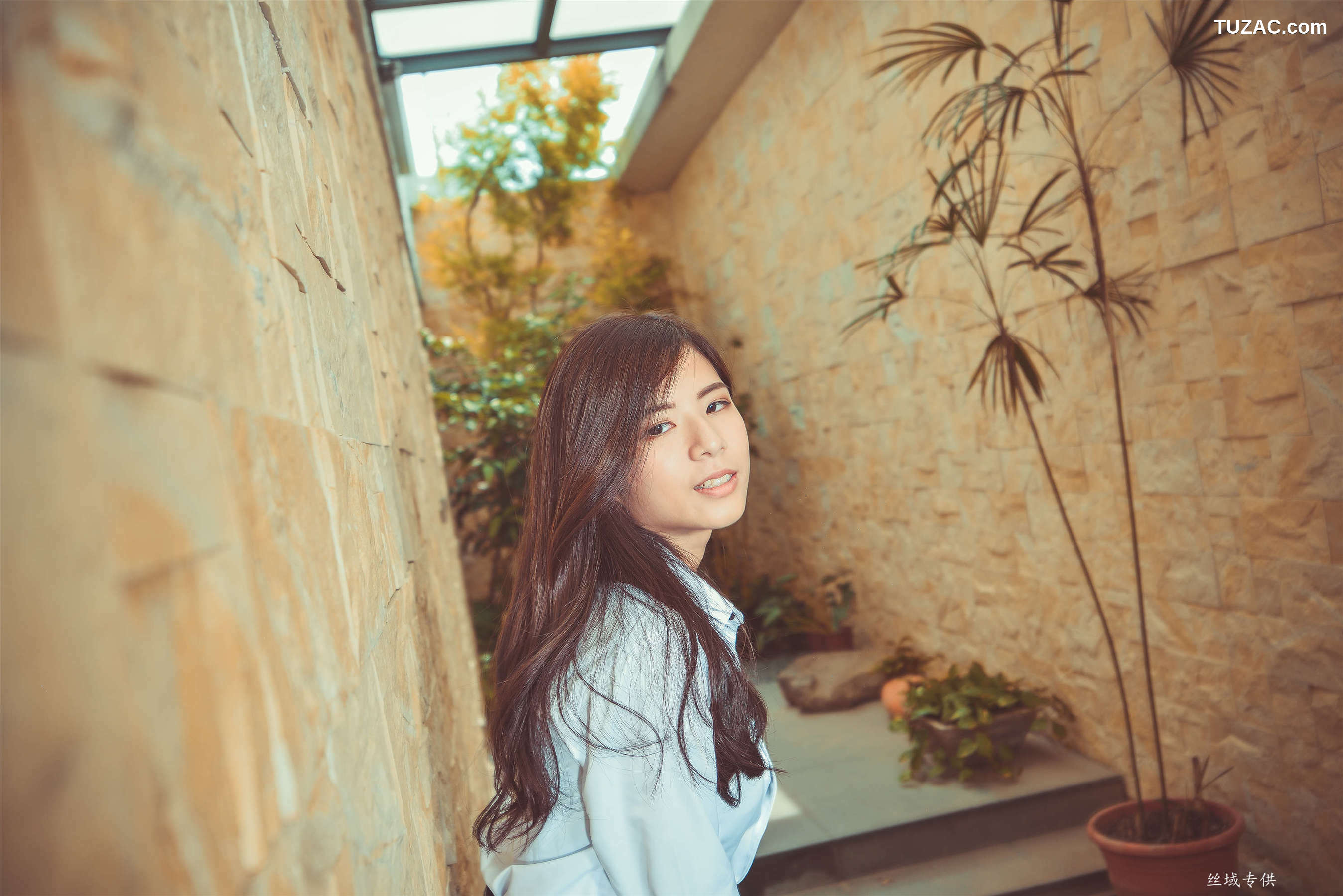 台湾正妹_ 方唯真《性感.芭蕾城市渡假旅店》黑丝OL 写真集[130P]