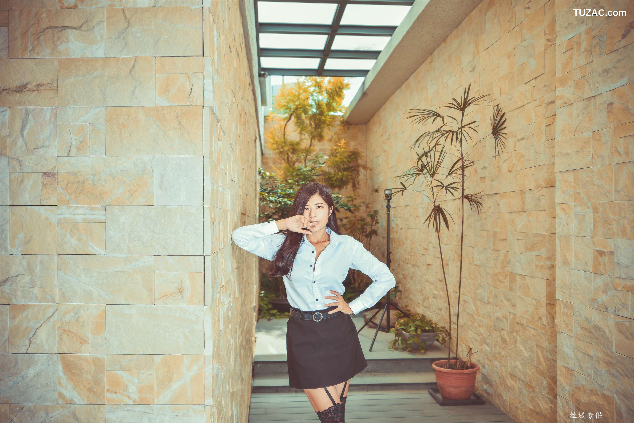 台湾正妹_ 方唯真《性感.芭蕾城市渡假旅店》黑丝OL 写真集[130P]