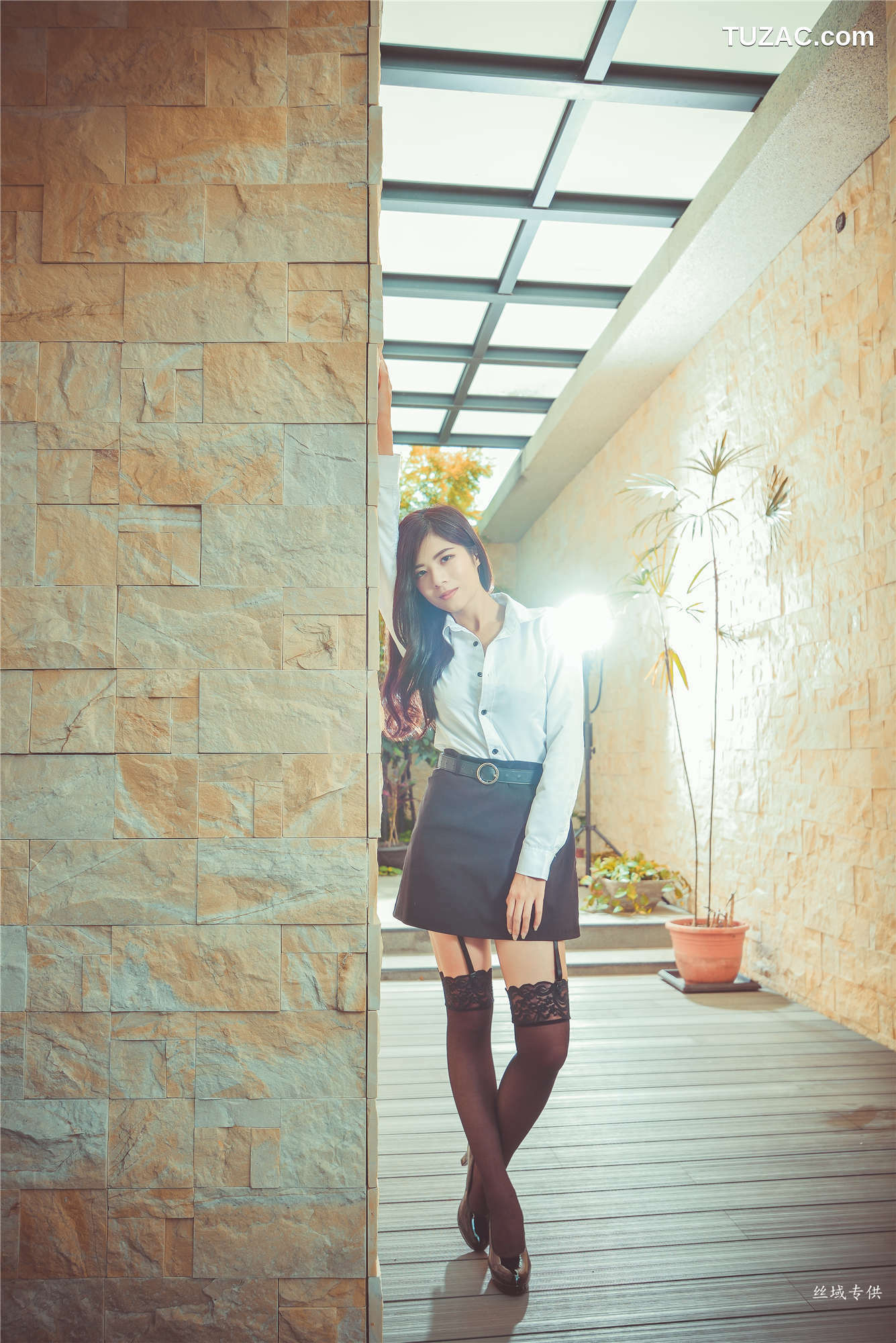 台湾正妹_ 方唯真《性感.芭蕾城市渡假旅店》黑丝OL 写真集[130P]