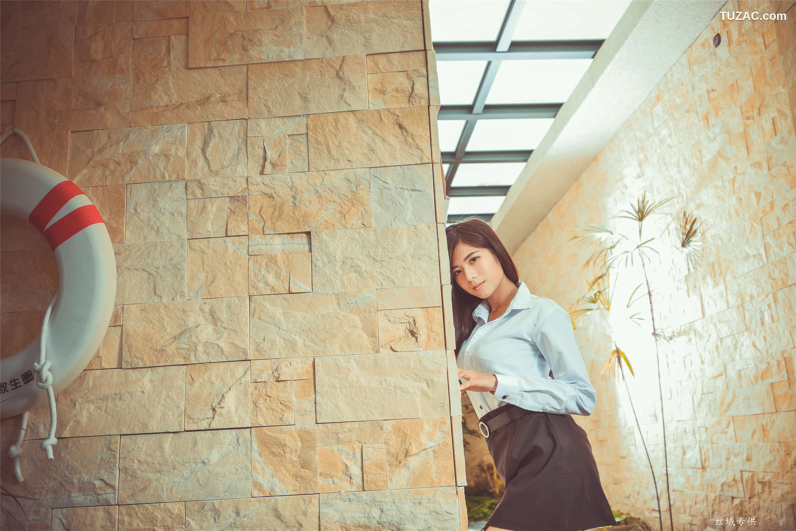 台湾正妹_ 方唯真《性感.芭蕾城市渡假旅店》黑丝OL 写真集[130P]