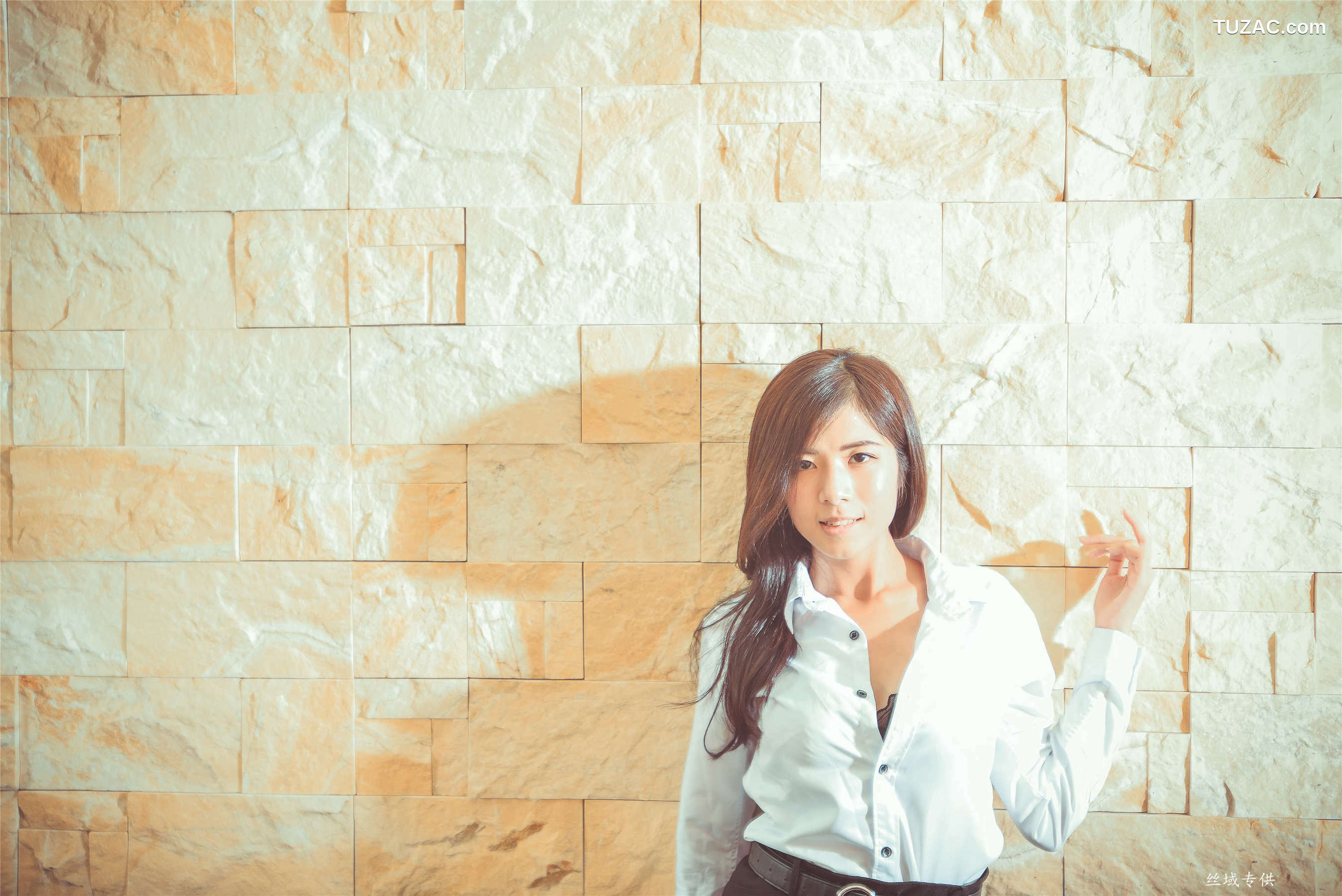 台湾正妹_ 方唯真《性感.芭蕾城市渡假旅店》黑丝OL 写真集[130P]