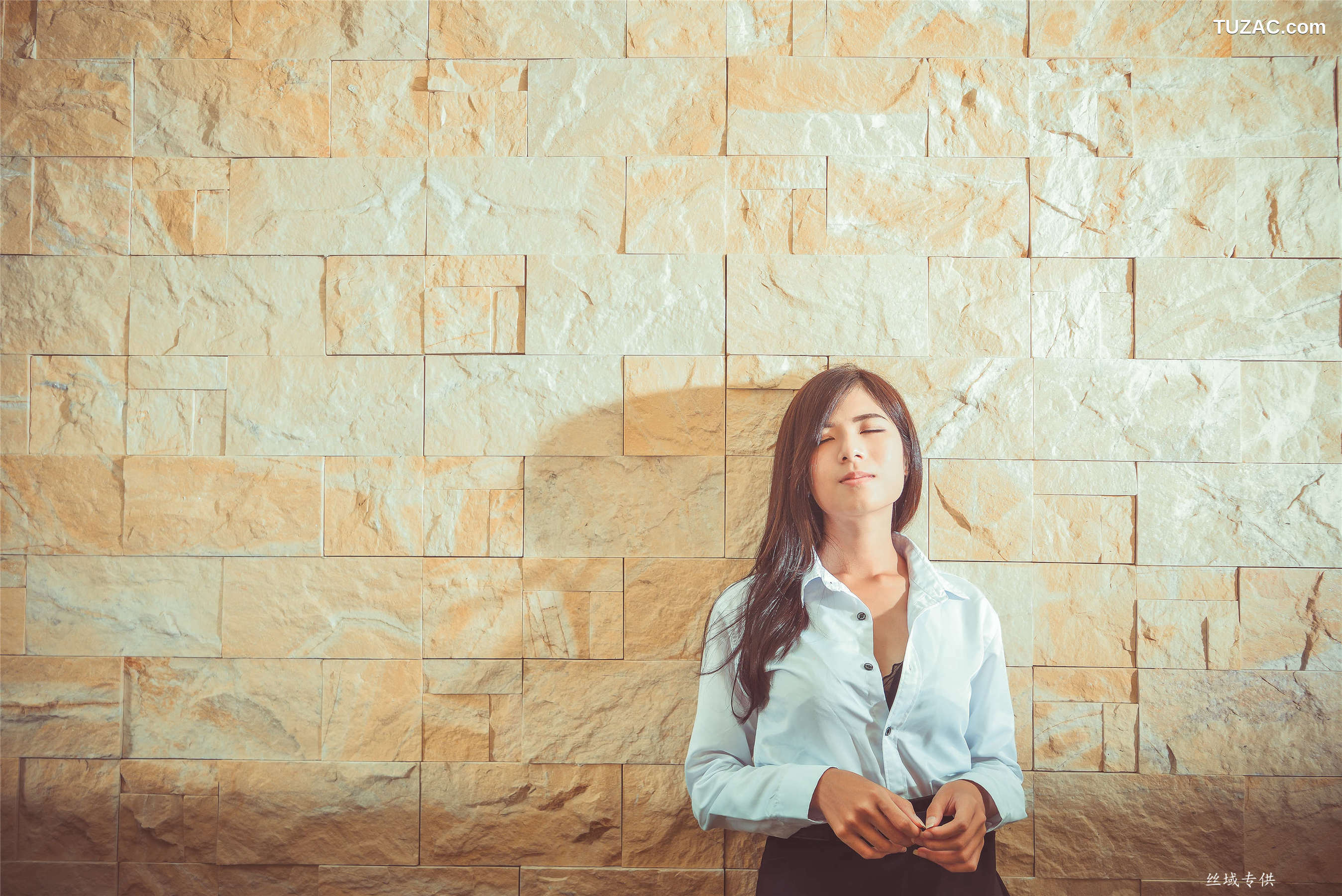 台湾正妹_ 方唯真《性感.芭蕾城市渡假旅店》黑丝OL 写真集[130P]