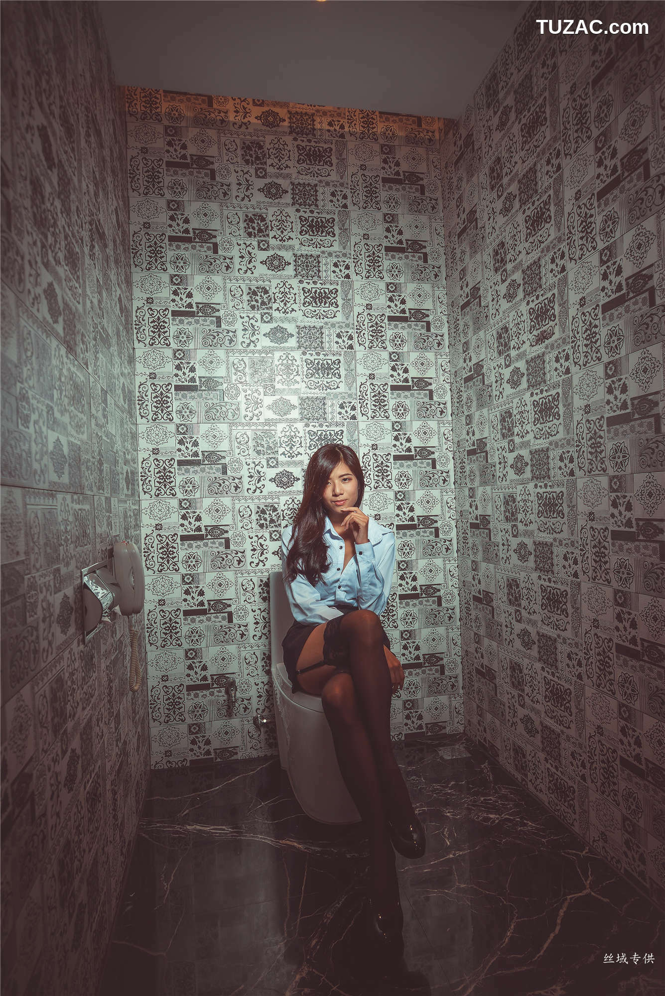 台湾正妹_ 方唯真《性感.芭蕾城市渡假旅店》黑丝OL 写真集[130P]