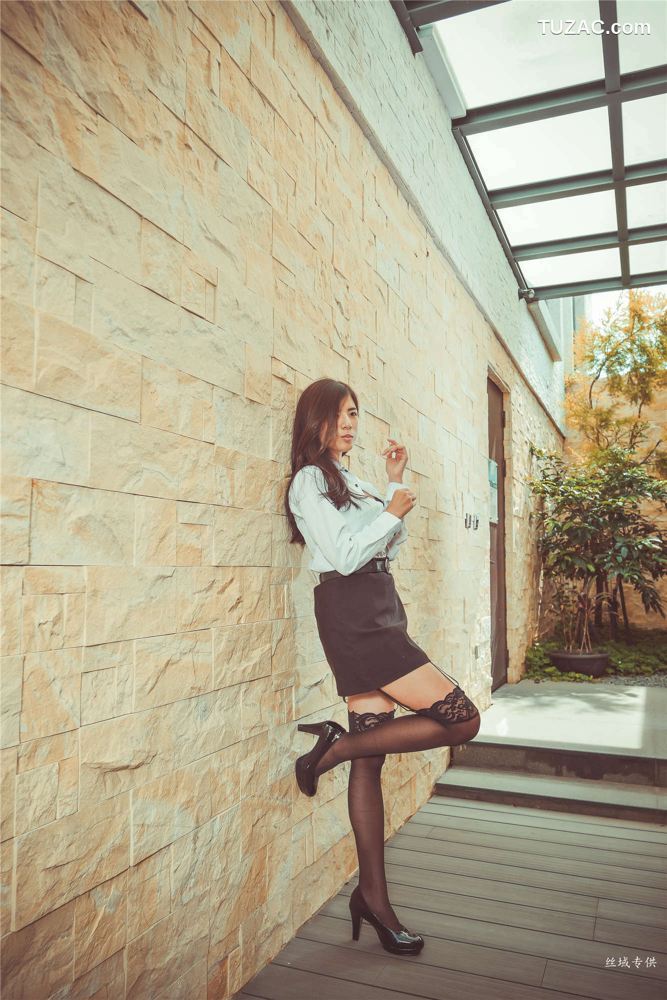 台湾正妹_ 方唯真《性感.芭蕾城市渡假旅店》黑丝OL 写真集[130P]