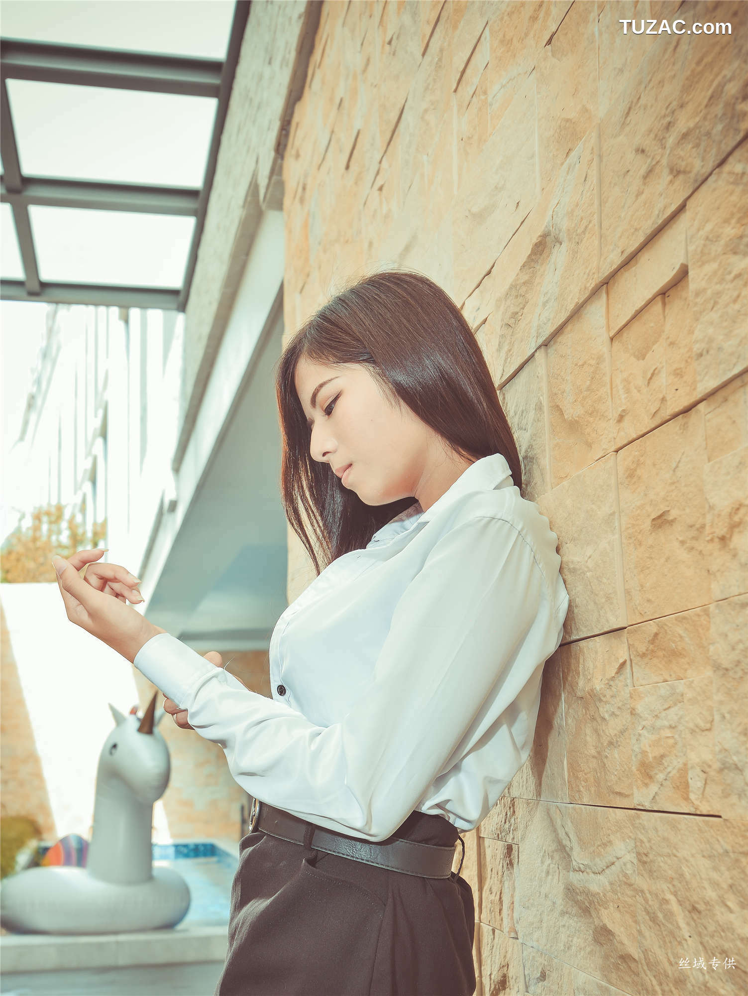 台湾正妹_ 方唯真《性感.芭蕾城市渡假旅店》黑丝OL 写真集[130P]