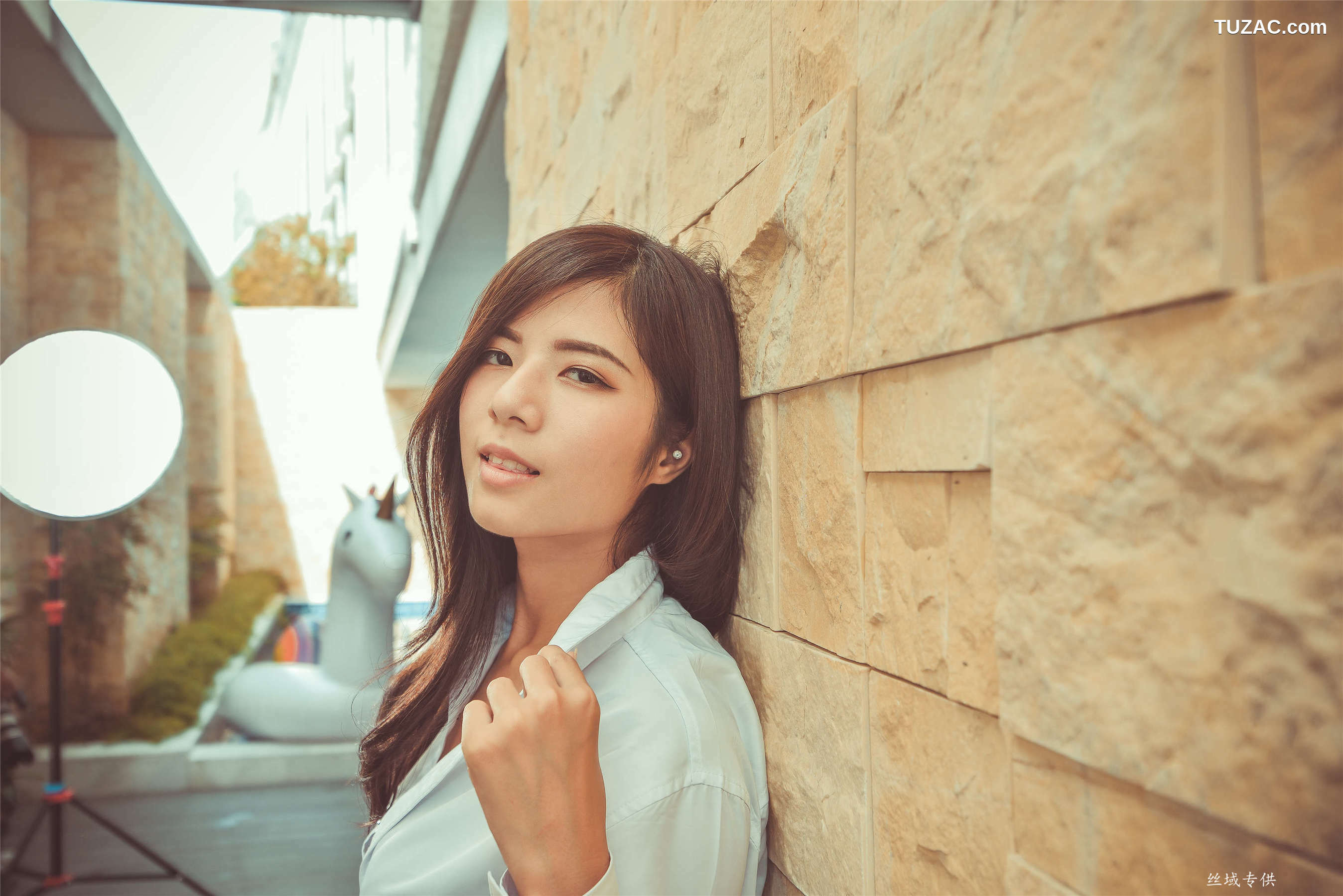 台湾正妹_ 方唯真《性感.芭蕾城市渡假旅店》黑丝OL 写真集[130P]