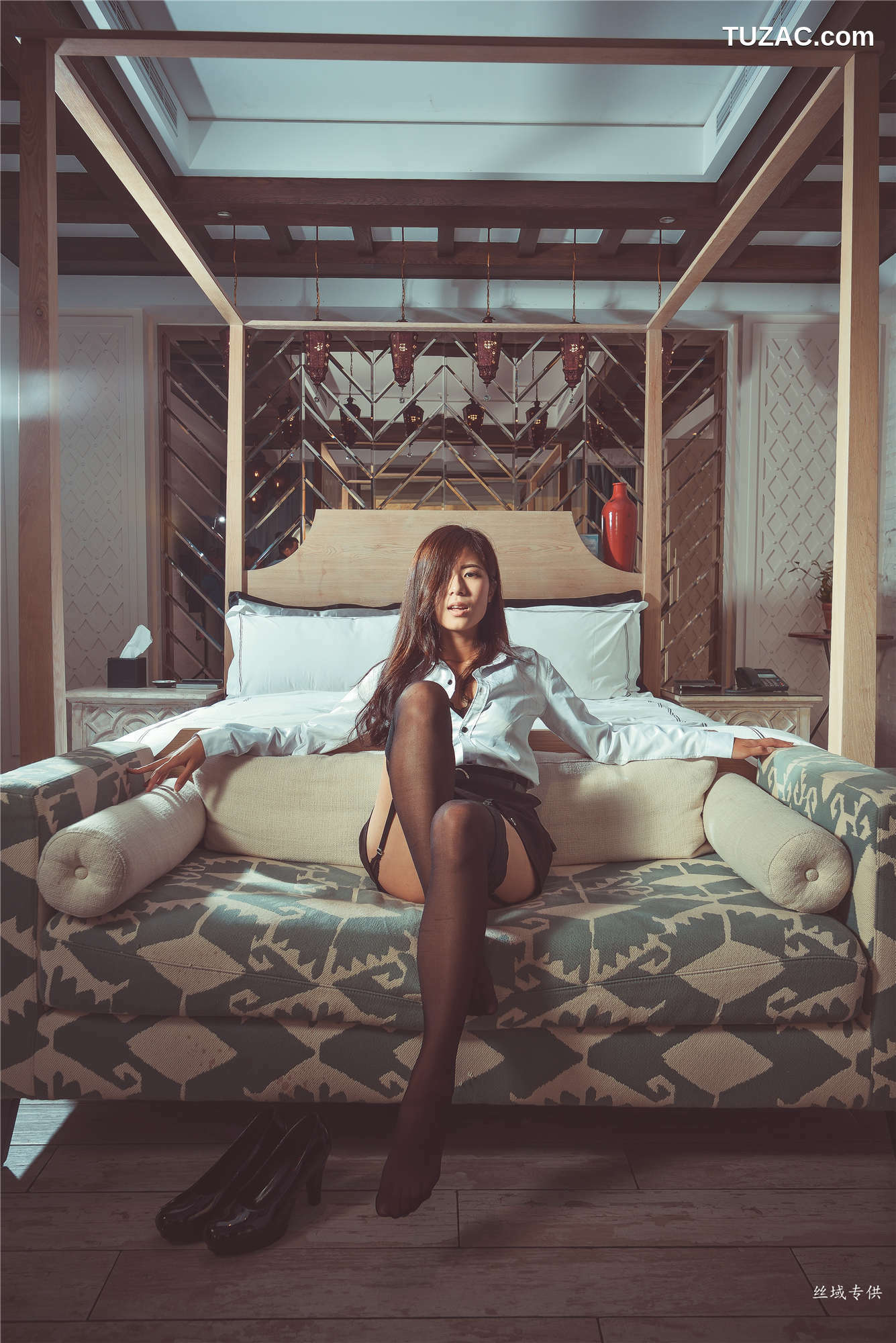 台湾正妹_ 方唯真《性感.芭蕾城市渡假旅店》黑丝OL 写真集[130P]