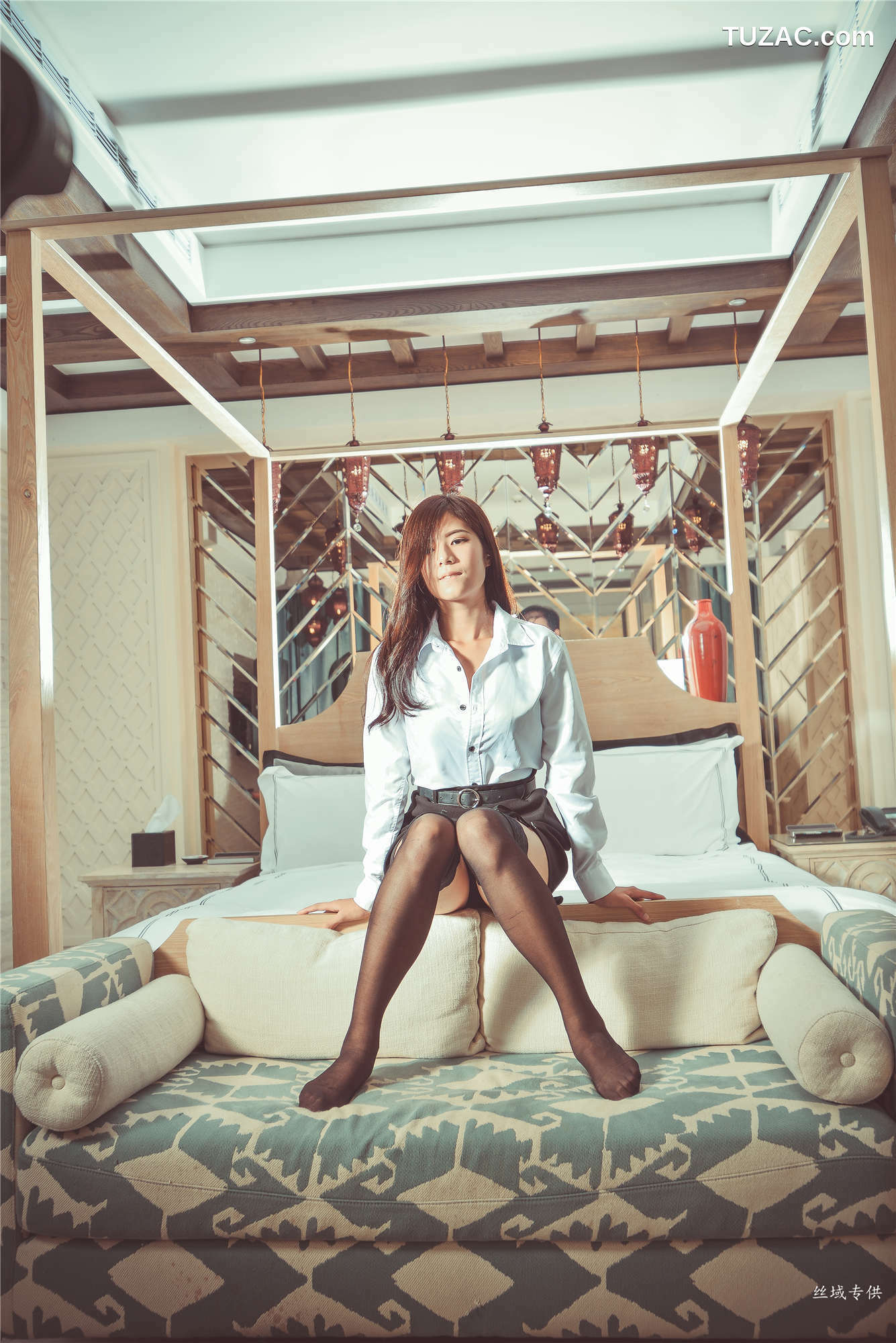 台湾正妹_ 方唯真《性感.芭蕾城市渡假旅店》黑丝OL 写真集[130P]