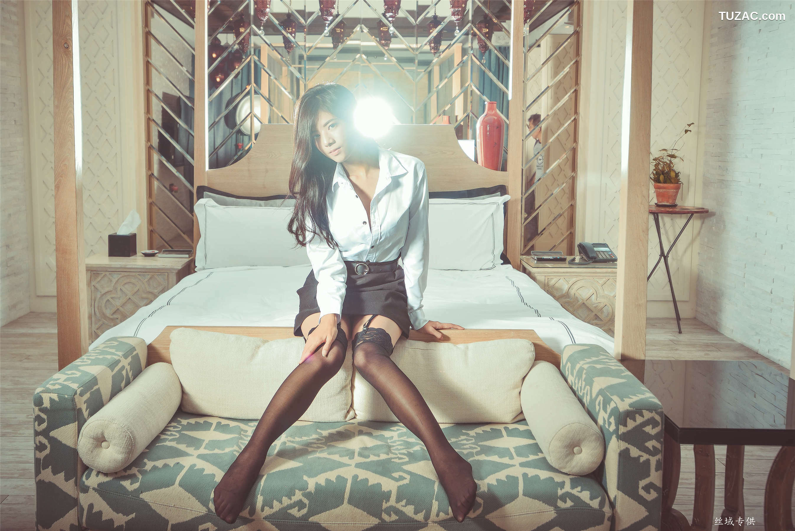 台湾正妹_ 方唯真《性感.芭蕾城市渡假旅店》黑丝OL 写真集[130P]