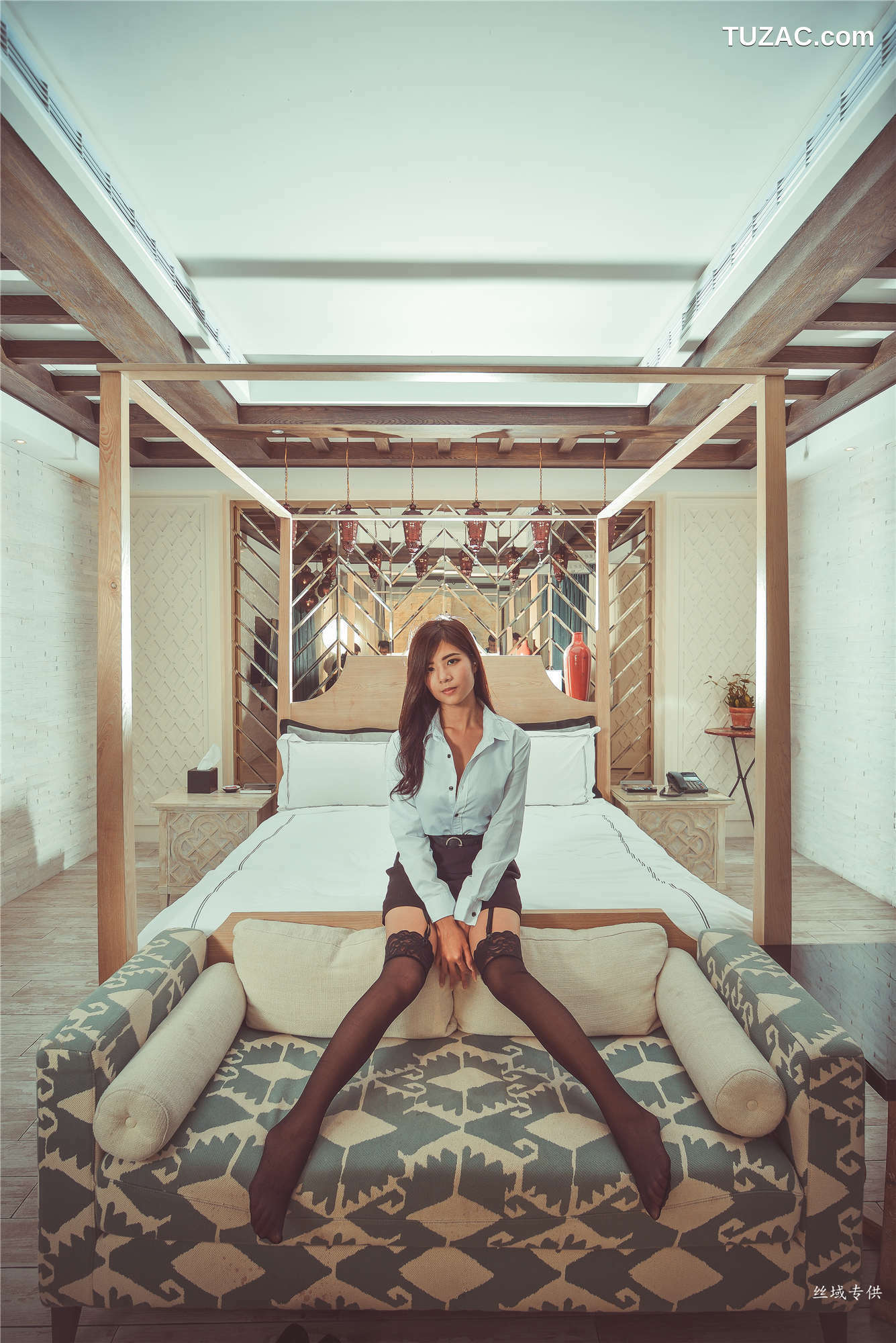 台湾正妹_ 方唯真《性感.芭蕾城市渡假旅店》黑丝OL 写真集[130P]