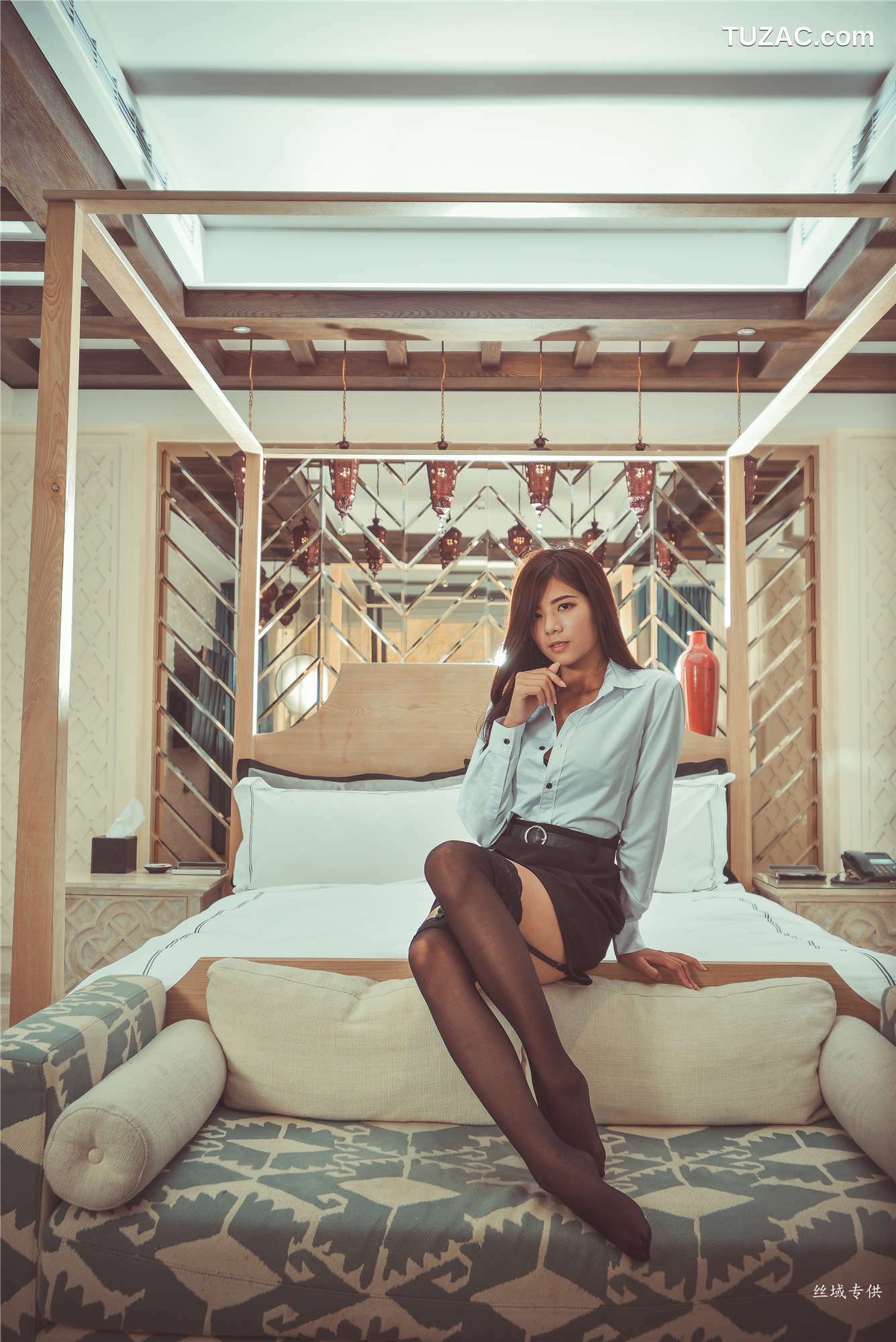 台湾正妹_ 方唯真《性感.芭蕾城市渡假旅店》黑丝OL 写真集[130P]