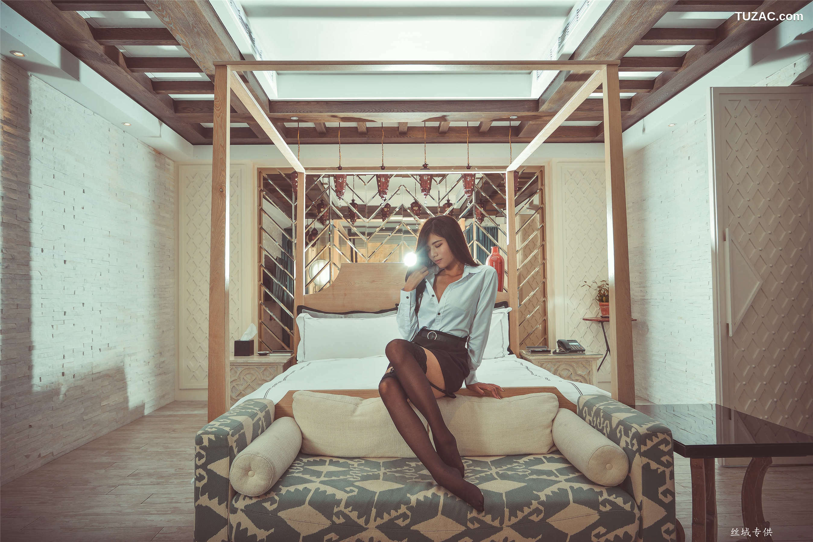 台湾正妹_ 方唯真《性感.芭蕾城市渡假旅店》黑丝OL 写真集[130P]