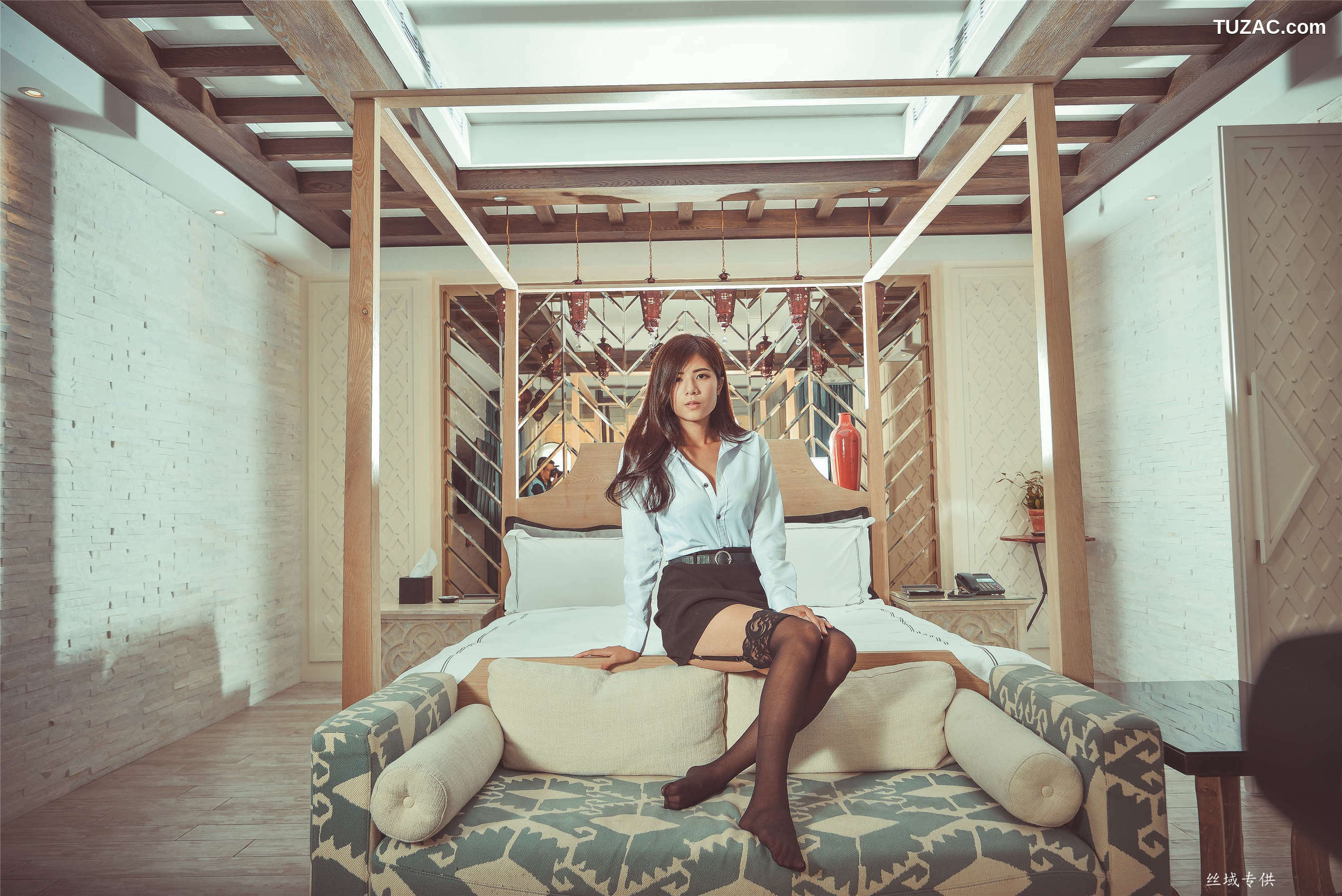 台湾正妹_ 方唯真《性感.芭蕾城市渡假旅店》黑丝OL 写真集[130P]