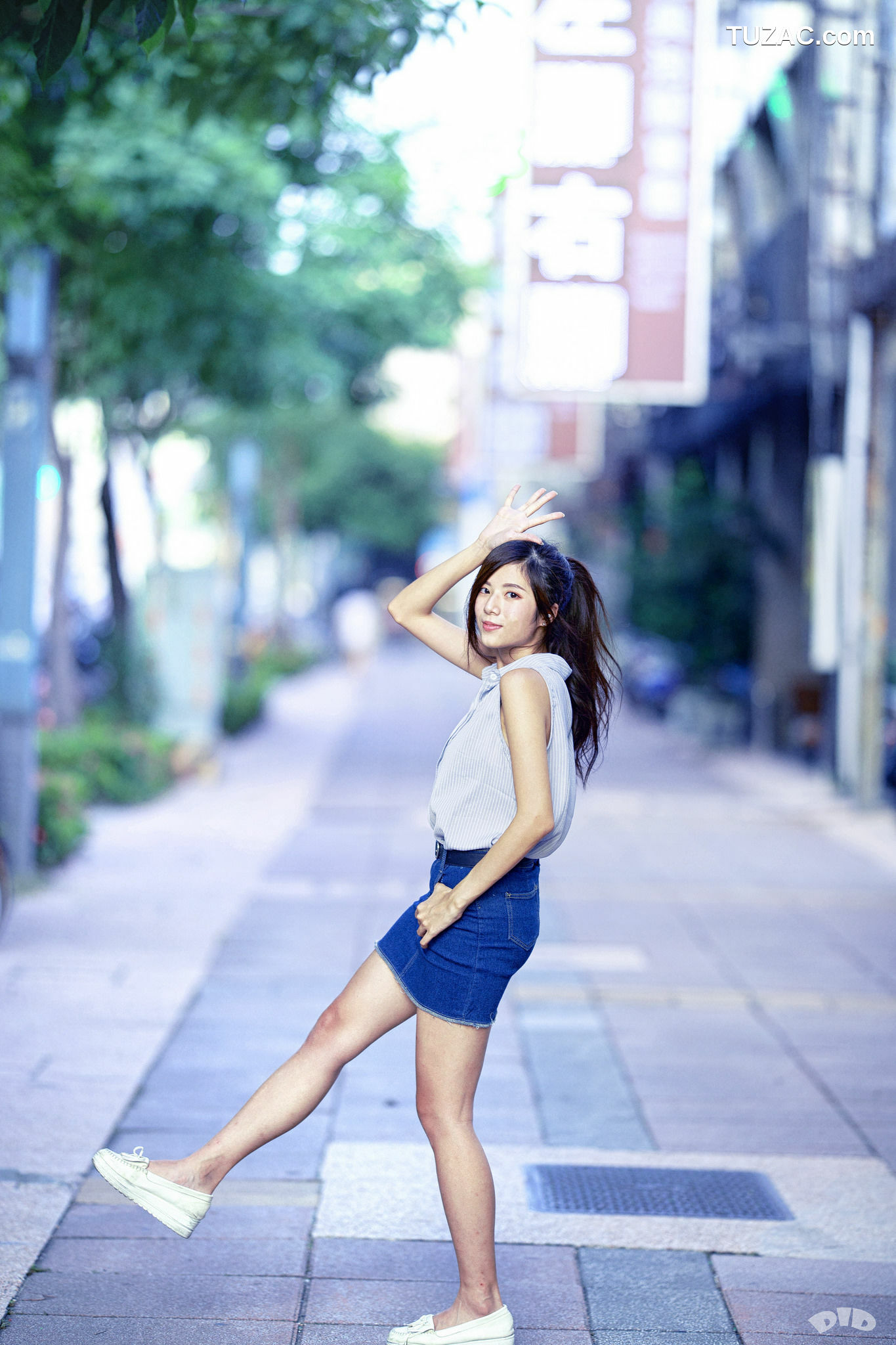 台湾正妹_ 方唯真《恬静系Ol》 写真集[18P]