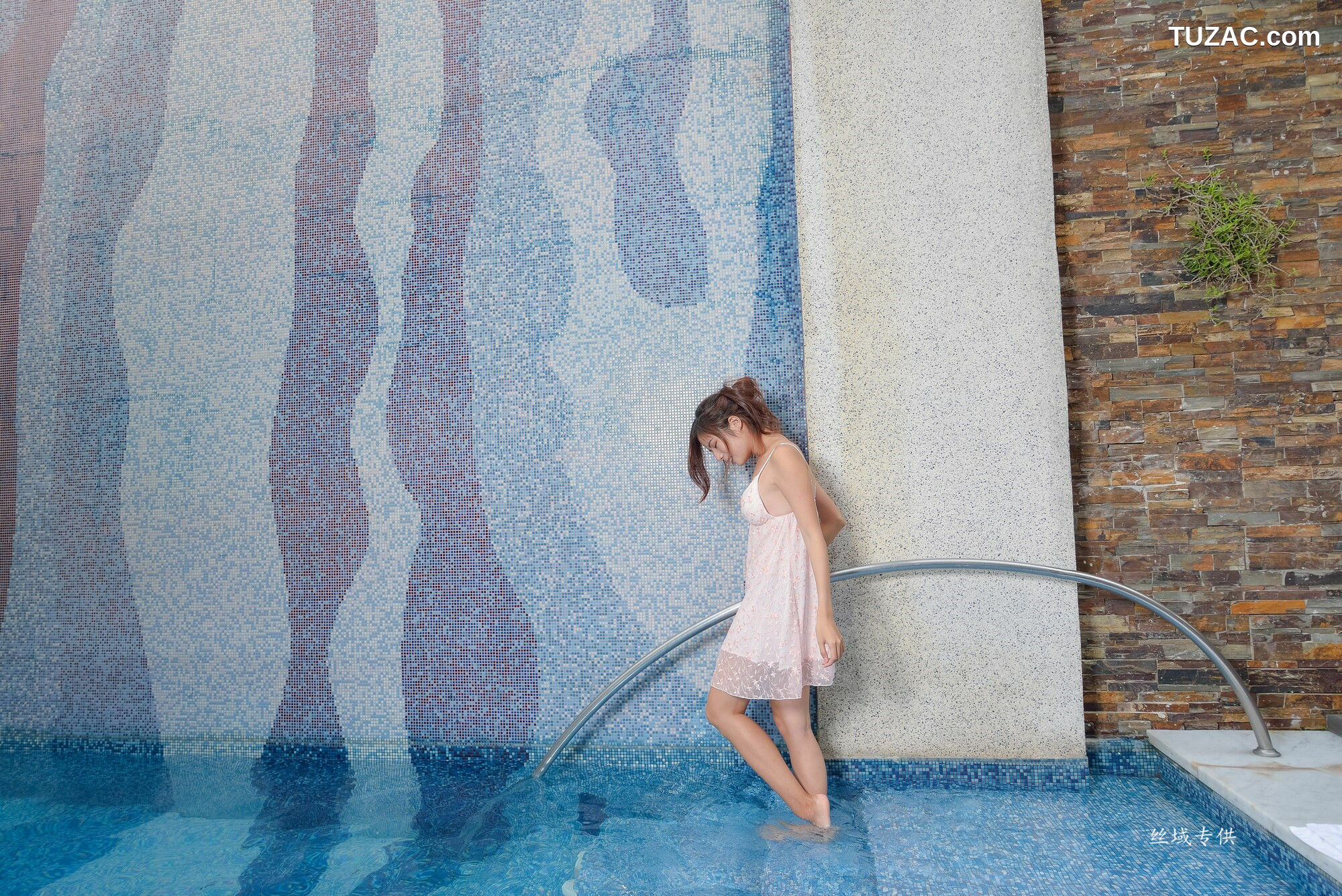 台湾正妹_ 方唯真《芭蕾.性感旅拍》睡衣 写真集[78P]