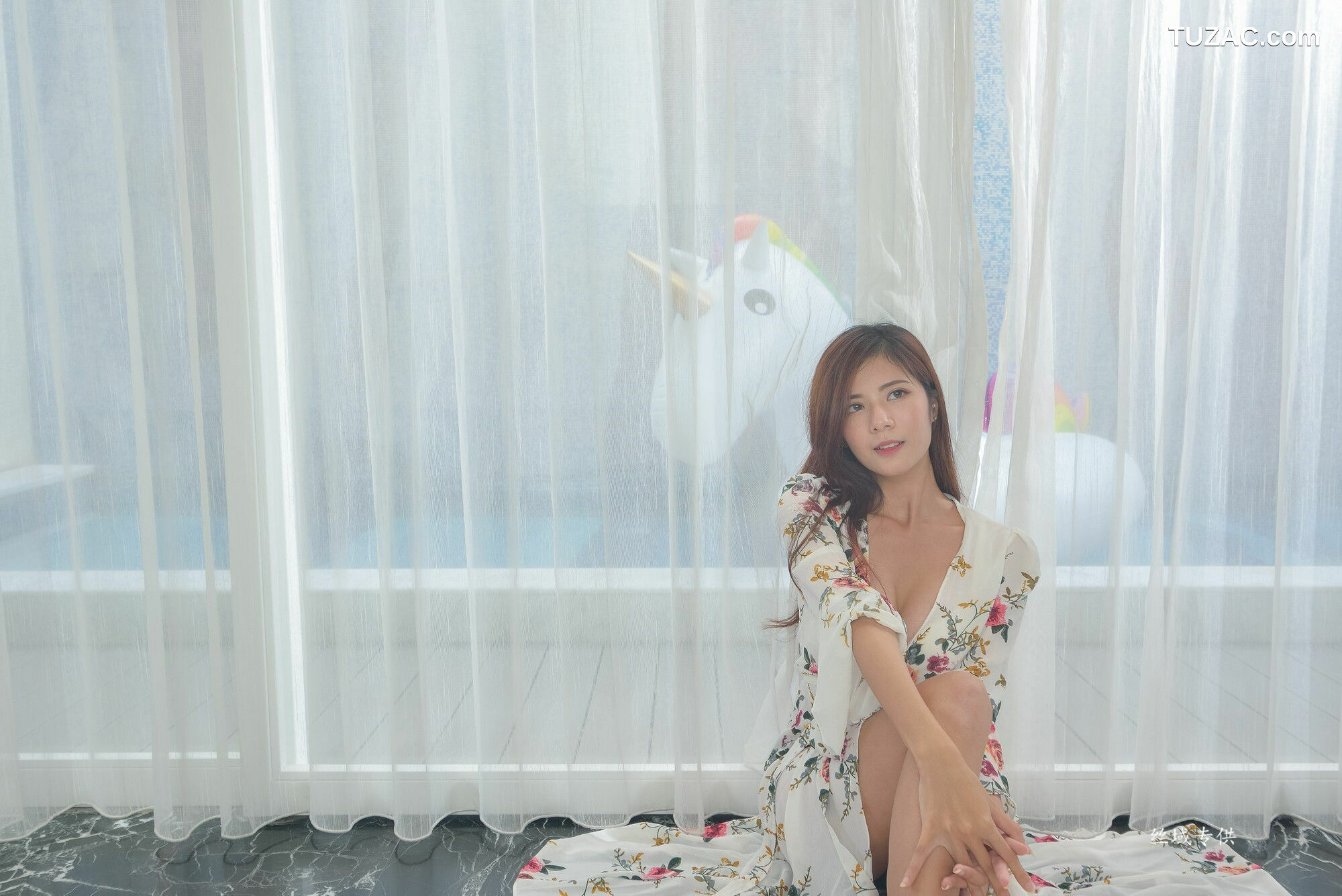 台湾正妹_ 方唯真《芭蕾.性感旅拍》长裙 写真集[109P]