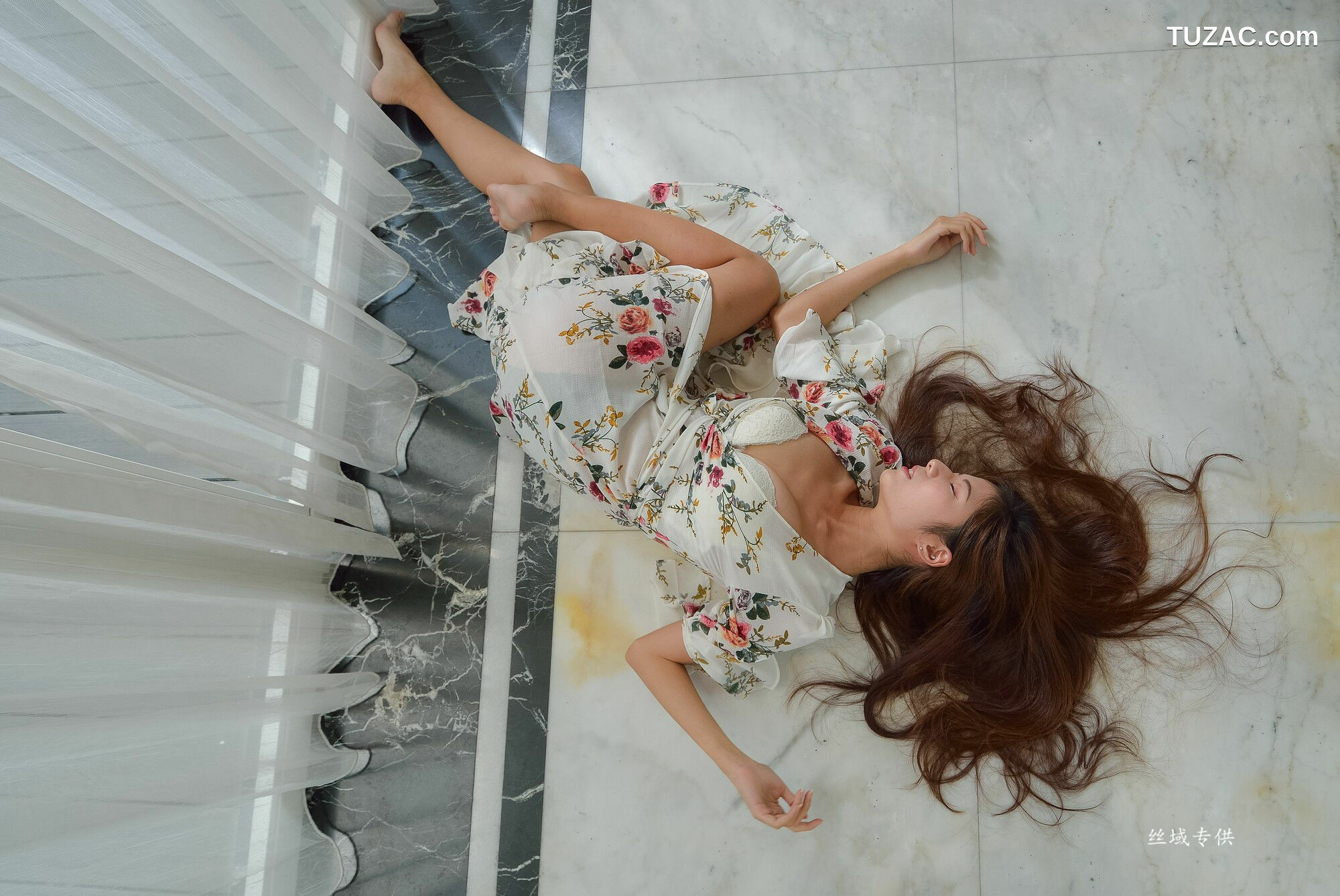 台湾正妹_ 方唯真《芭蕾.性感旅拍》长裙 写真集[109P]