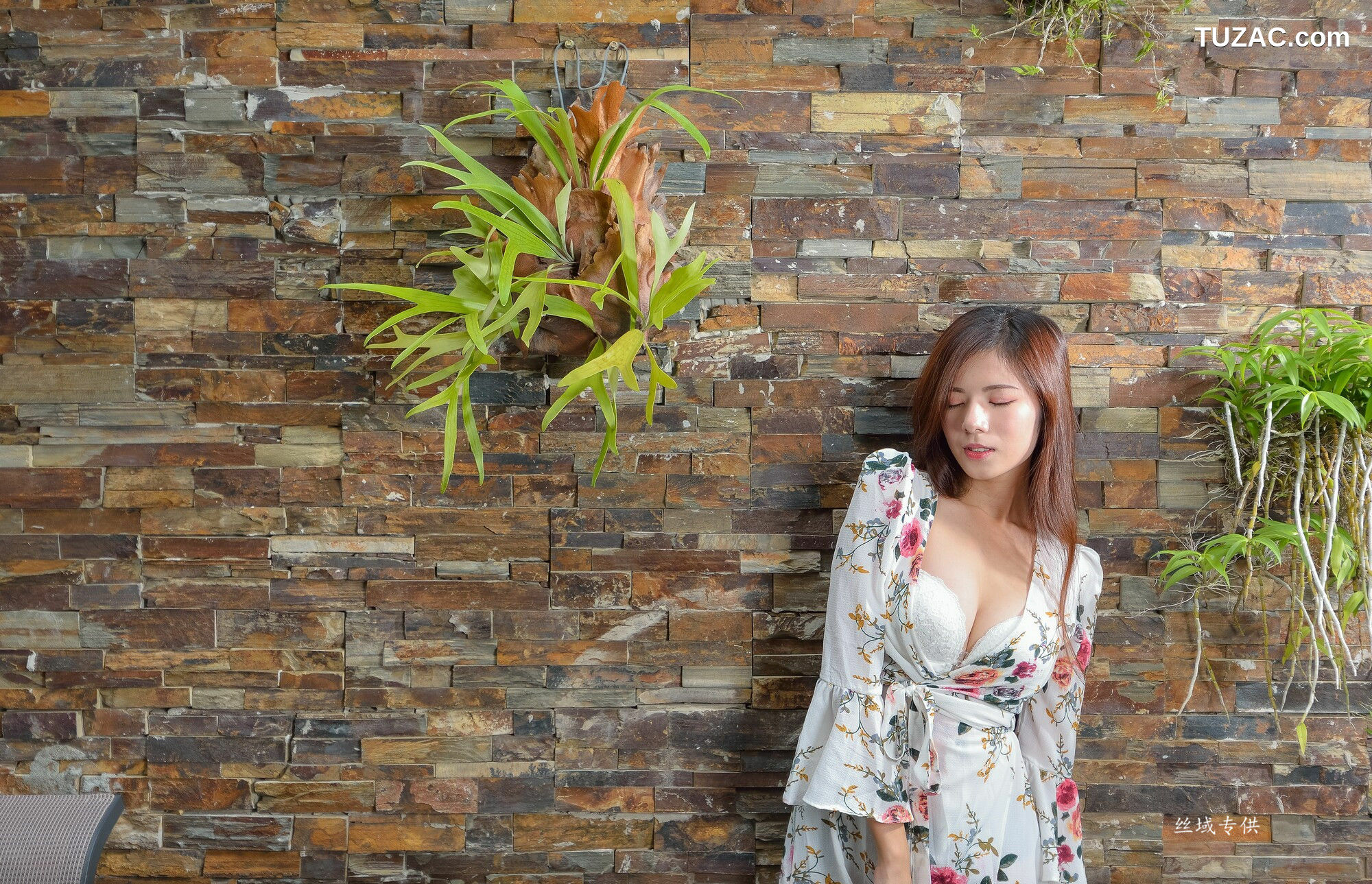 台湾正妹_ 方唯真《芭蕾.性感旅拍》长裙 写真集[109P]