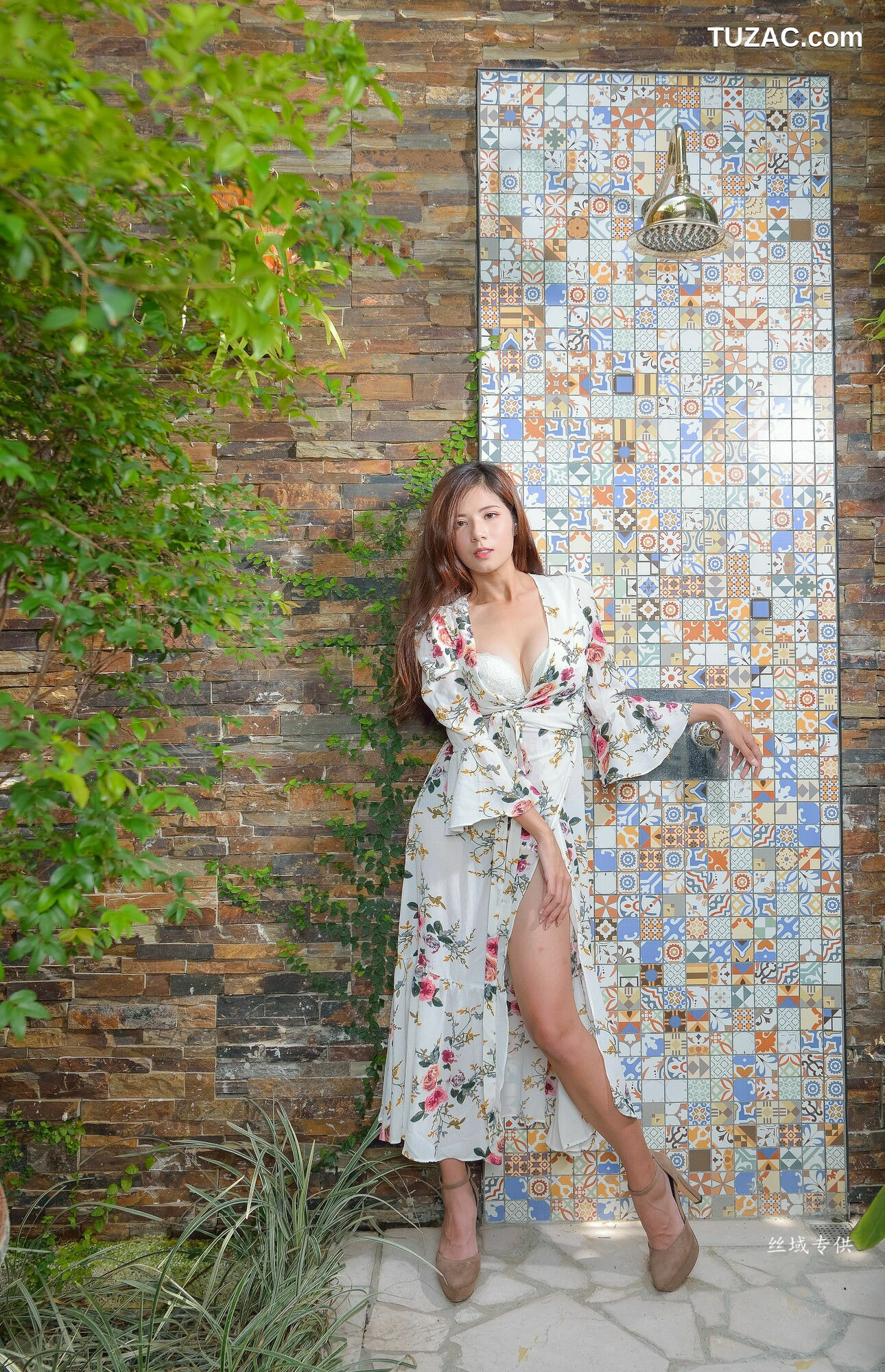 台湾正妹_ 方唯真《芭蕾.性感旅拍》长裙 写真集[109P]