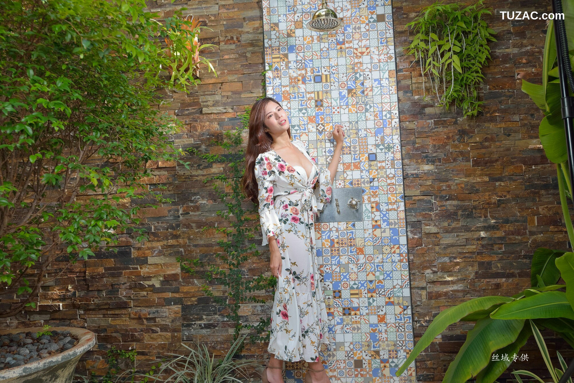 台湾正妹_ 方唯真《芭蕾.性感旅拍》长裙 写真集[109P]