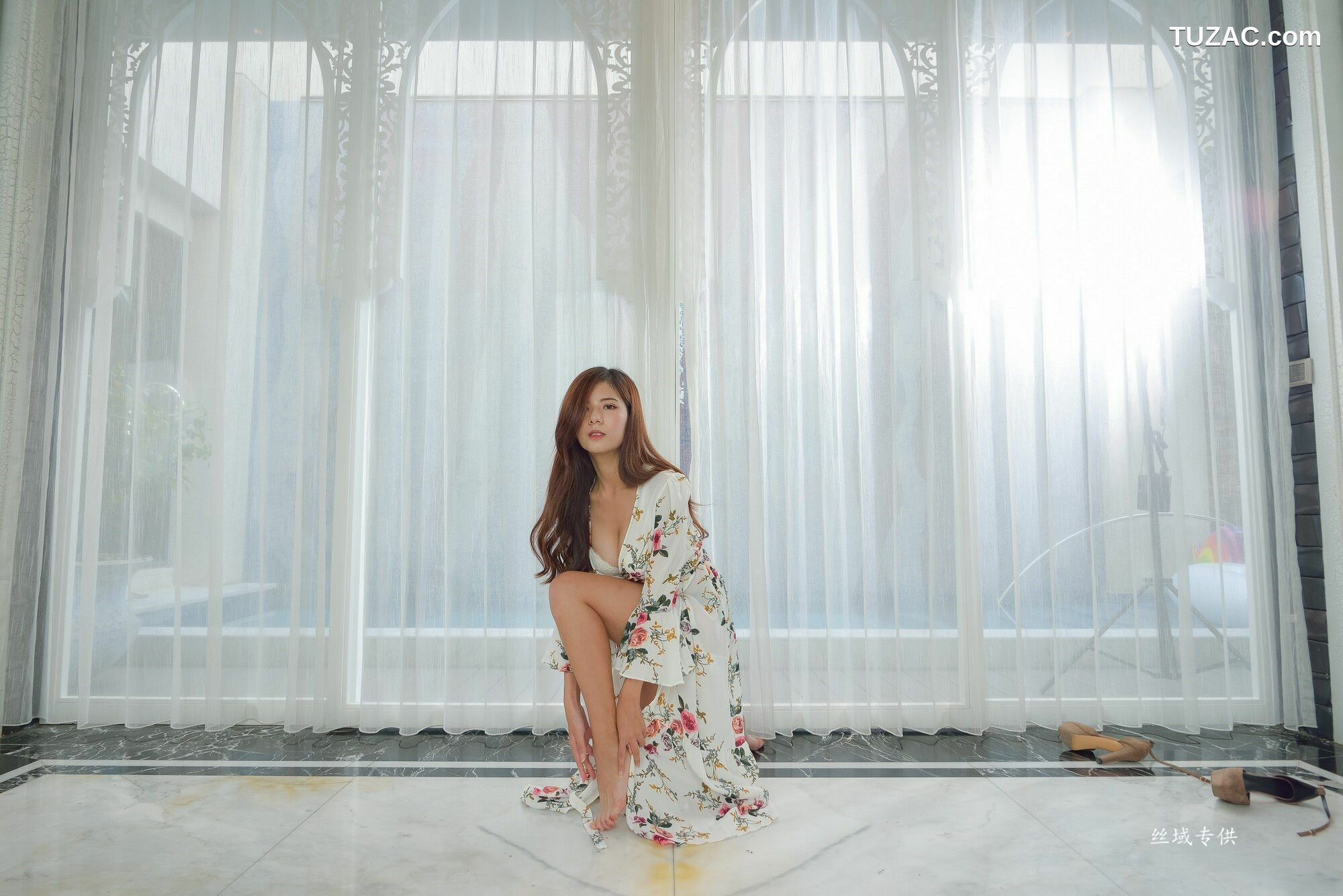 台湾正妹_ 方唯真《芭蕾.性感旅拍》长裙 写真集[109P]