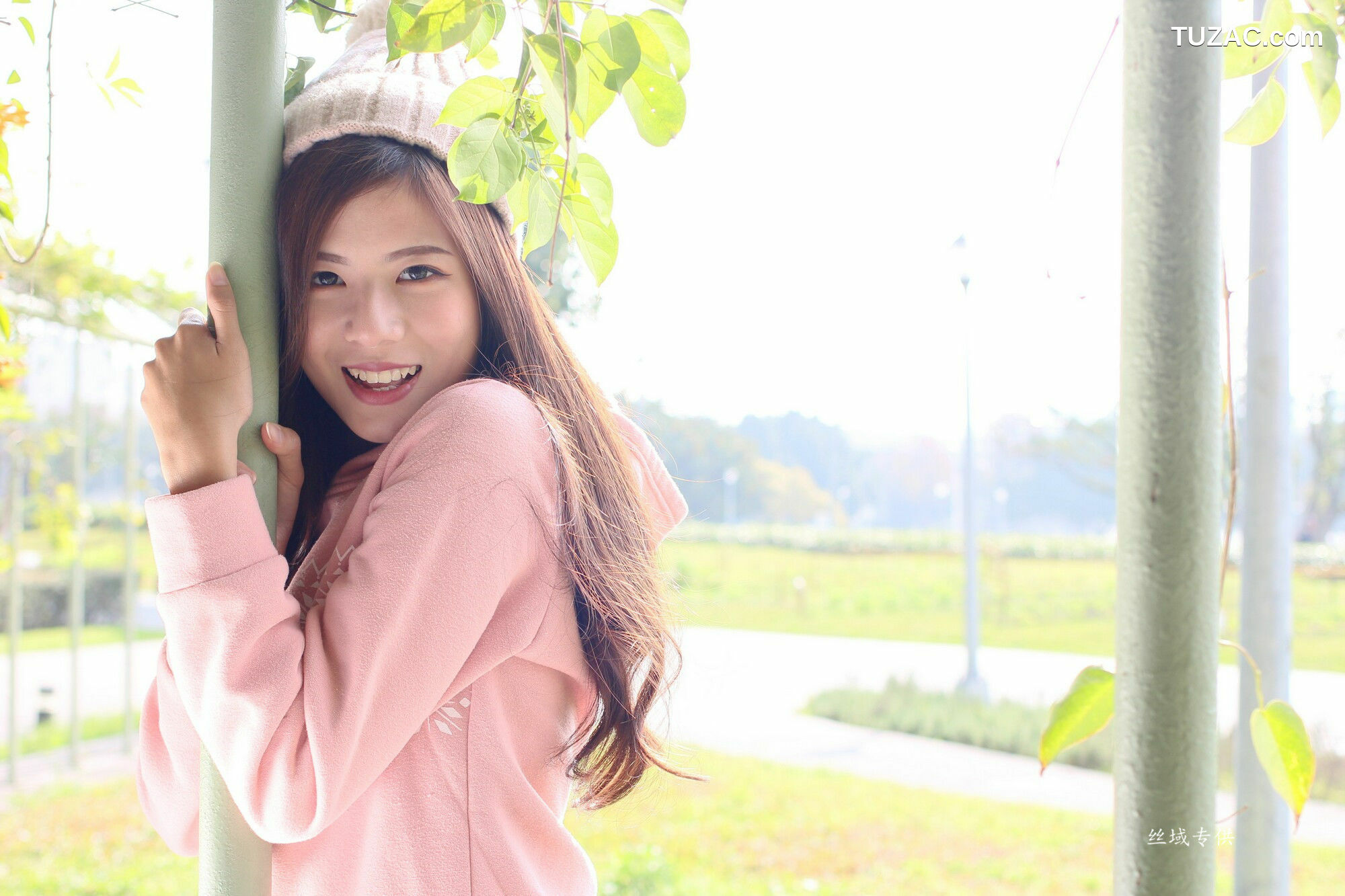 台湾正妹_ 方唯真《花博外拍》（三套服裝） 写真集[55P]