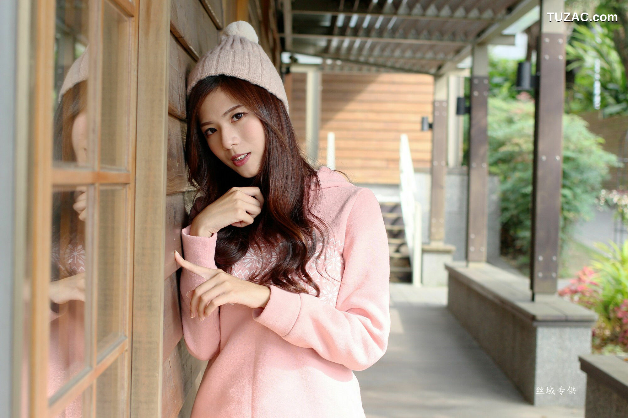 台湾正妹_ 方唯真《花博外拍》（三套服裝） 写真集[55P]