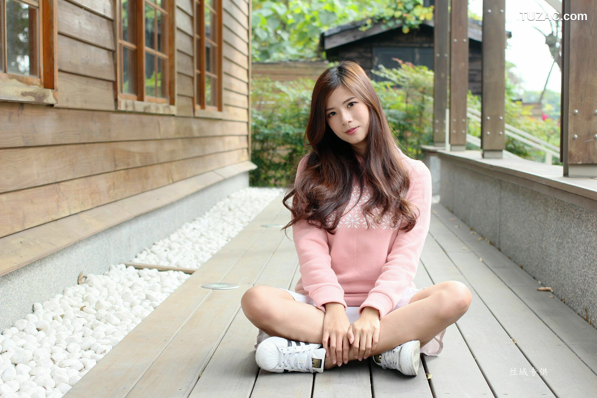 台湾正妹_ 方唯真《花博外拍》（三套服裝） 写真集[55P]