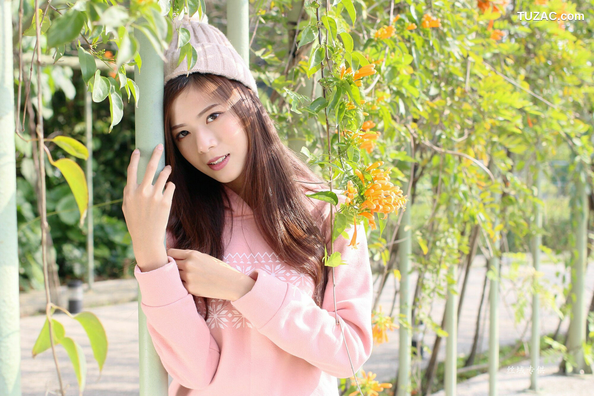 台湾正妹_ 方唯真《花博外拍》（三套服裝） 写真集[55P]