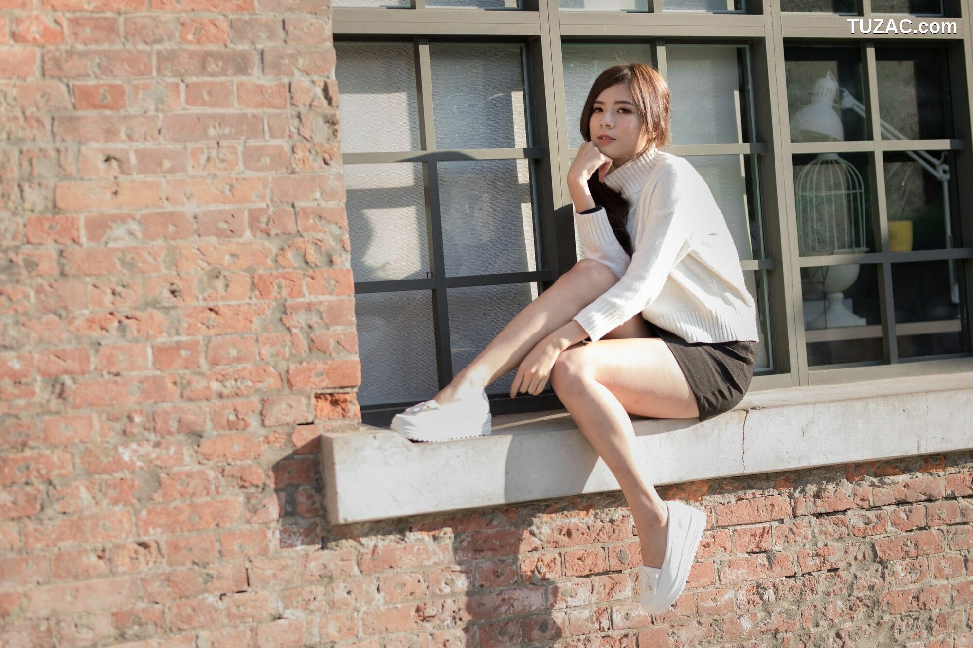 台湾正妹_ 方唯真《西門町街拍（三套服装）》 写真集[54P]