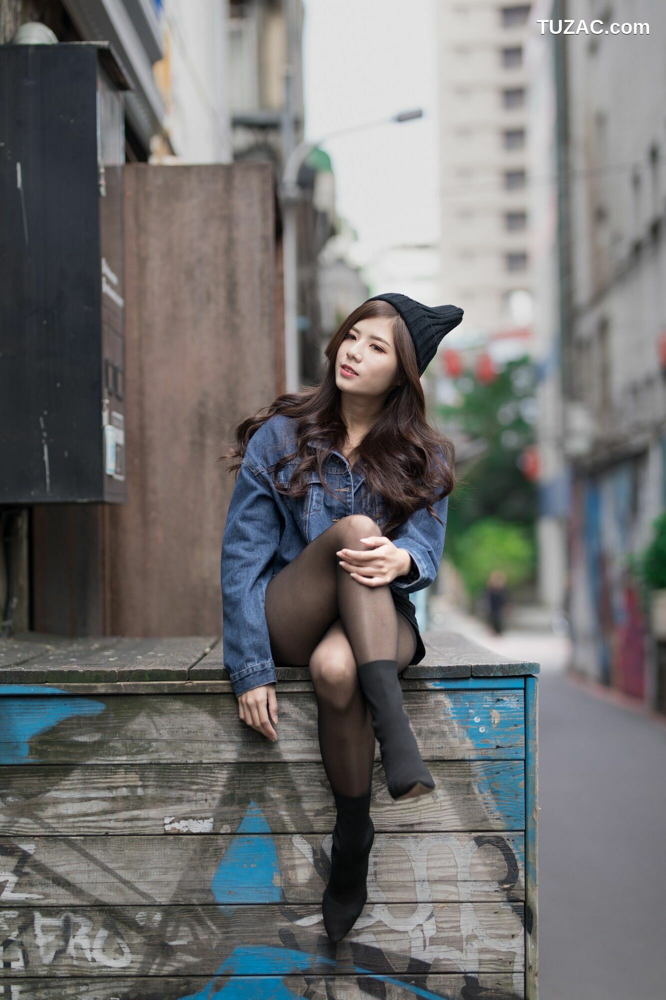 台湾正妹_ 方唯真《西門町街拍（三套服装）》 写真集[54P]