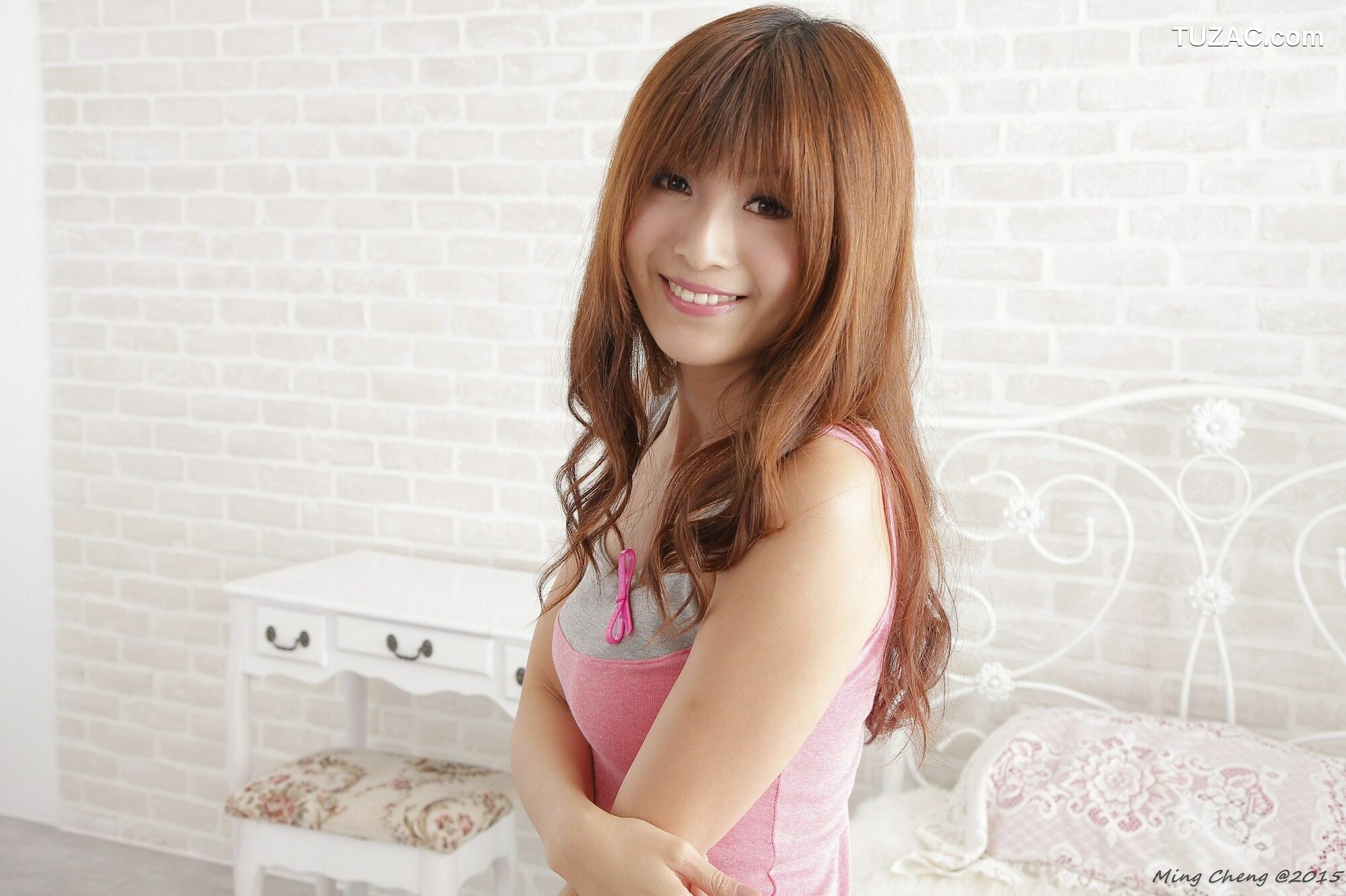 台湾正妹_ 晓育Vicni - 棚拍3套包臀美腿 写真集[82P]