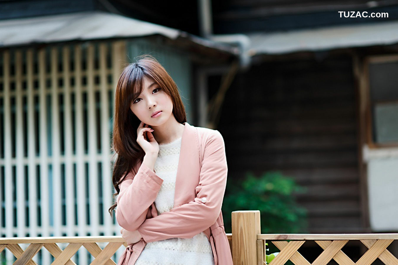 台湾正妹_ 杨宜轩(小豬)《新竹東門城外拍》 写真集[30P]