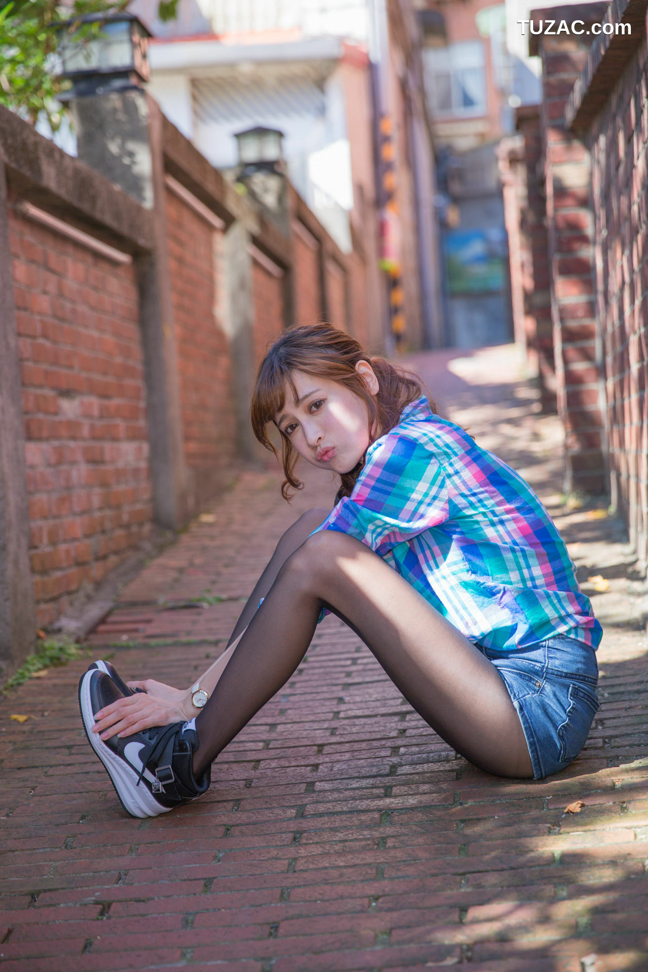 台湾正妹_ 段璟瑤/璟兒《老街遊拍》 写真集[36P]